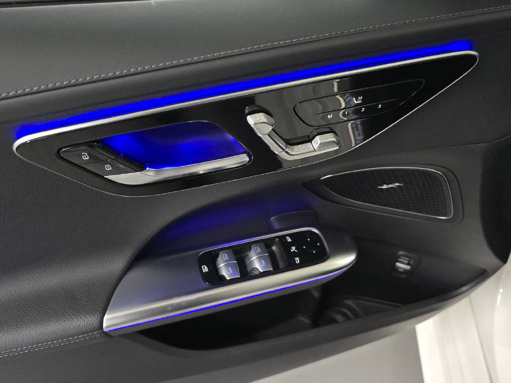 MERCEDES-BENZ C 220 d AMG Line 4Matic Swiss Star T-Modell-image-5