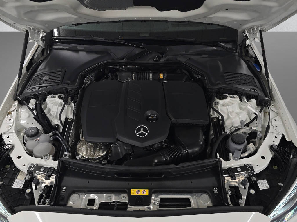 MERCEDES-BENZ C 220 d AMG Line 4Matic Swiss Star T-Modell-image-8