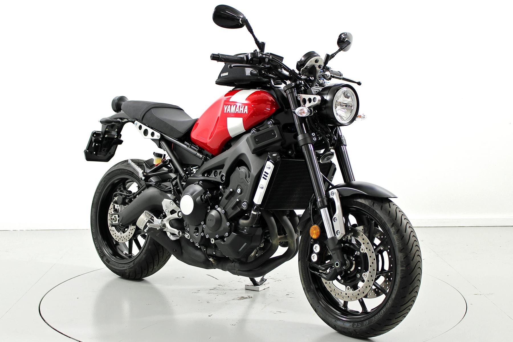 YAMAHA XSR 900 ABS-showroom-element-1