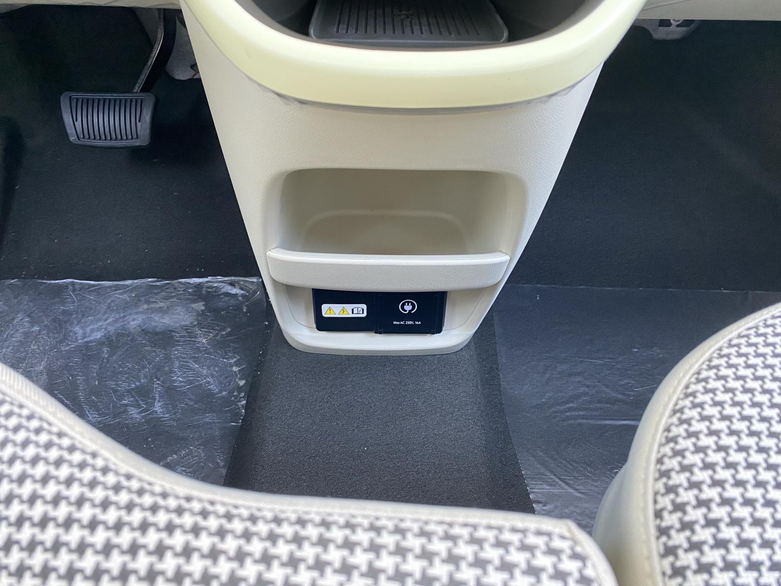 HYUNDAI Inster 49 kWh Electric Amplia-image-9