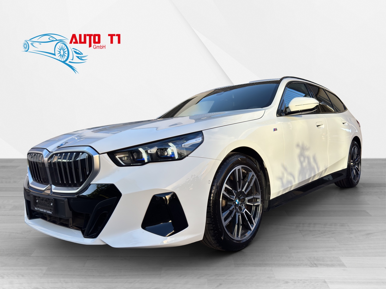 BMW 520d xDrive 48V Touring M Sport Steptronic-image-0
