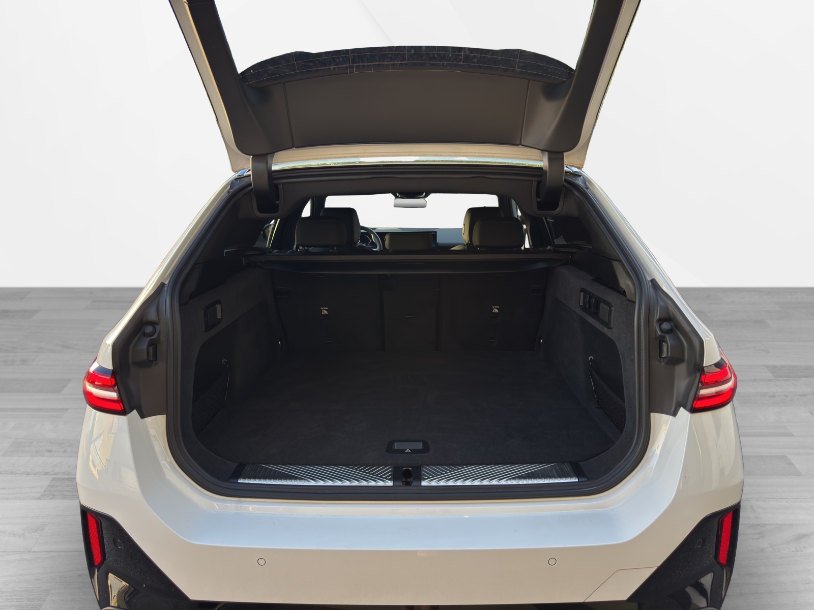 BMW 520d xDrive 48V Touring M Sport Steptronic-image-14