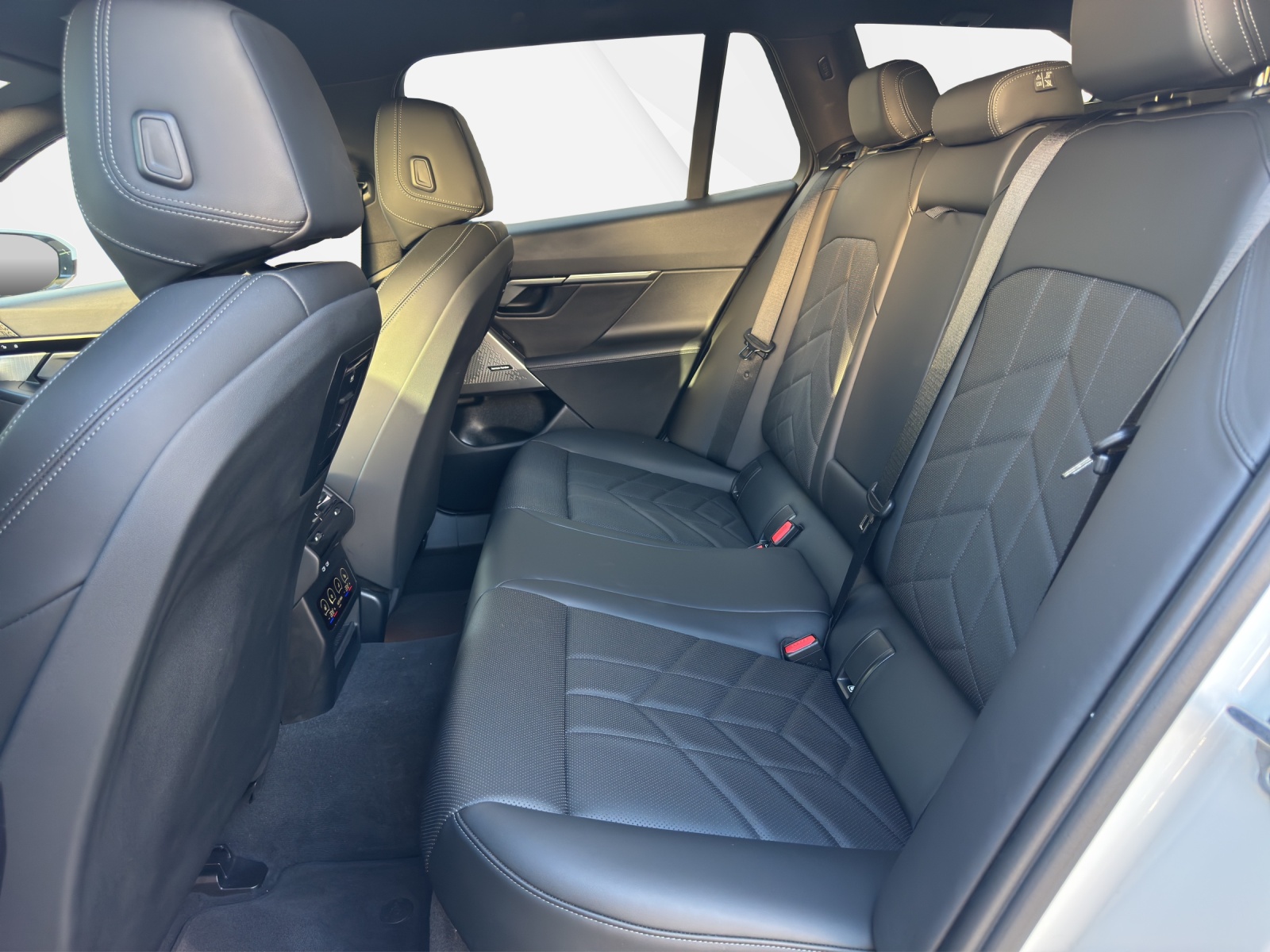 BMW 520d xDrive 48V Touring M Sport Steptronic-image-10