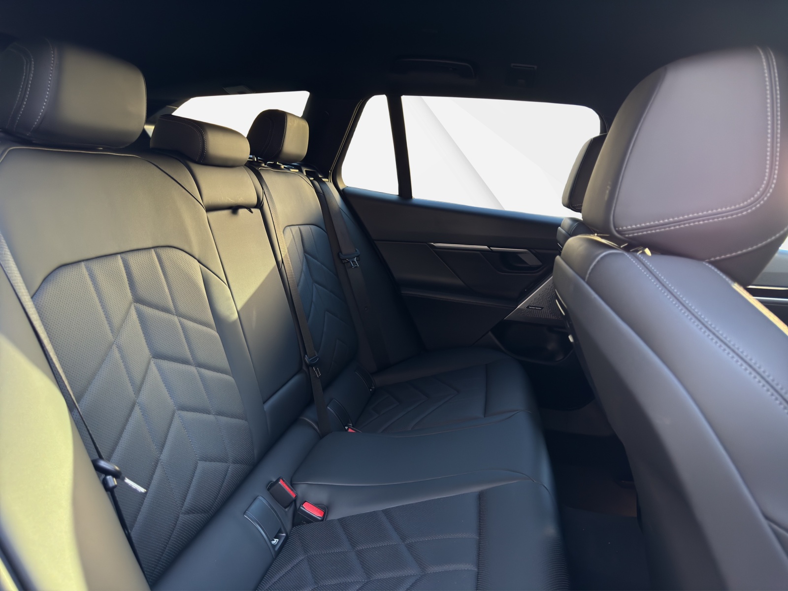 BMW 520d xDrive 48V Touring M Sport Steptronic-image-15