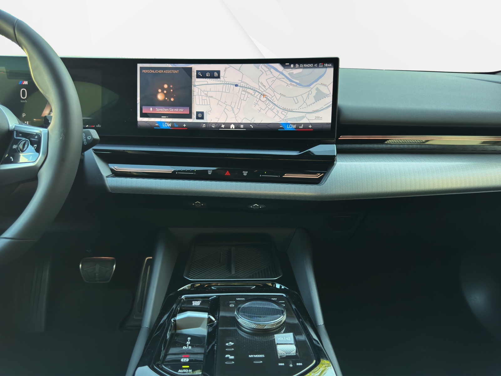 BMW 520d xDrive 48V Touring M Sport Steptronic-image-12