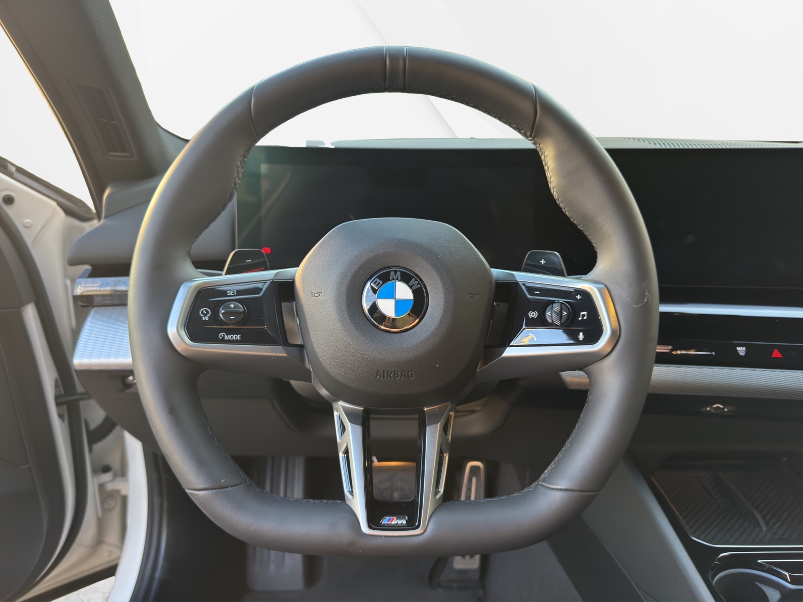 BMW 520d xDrive 48V Touring M Sport Steptronic-image-9