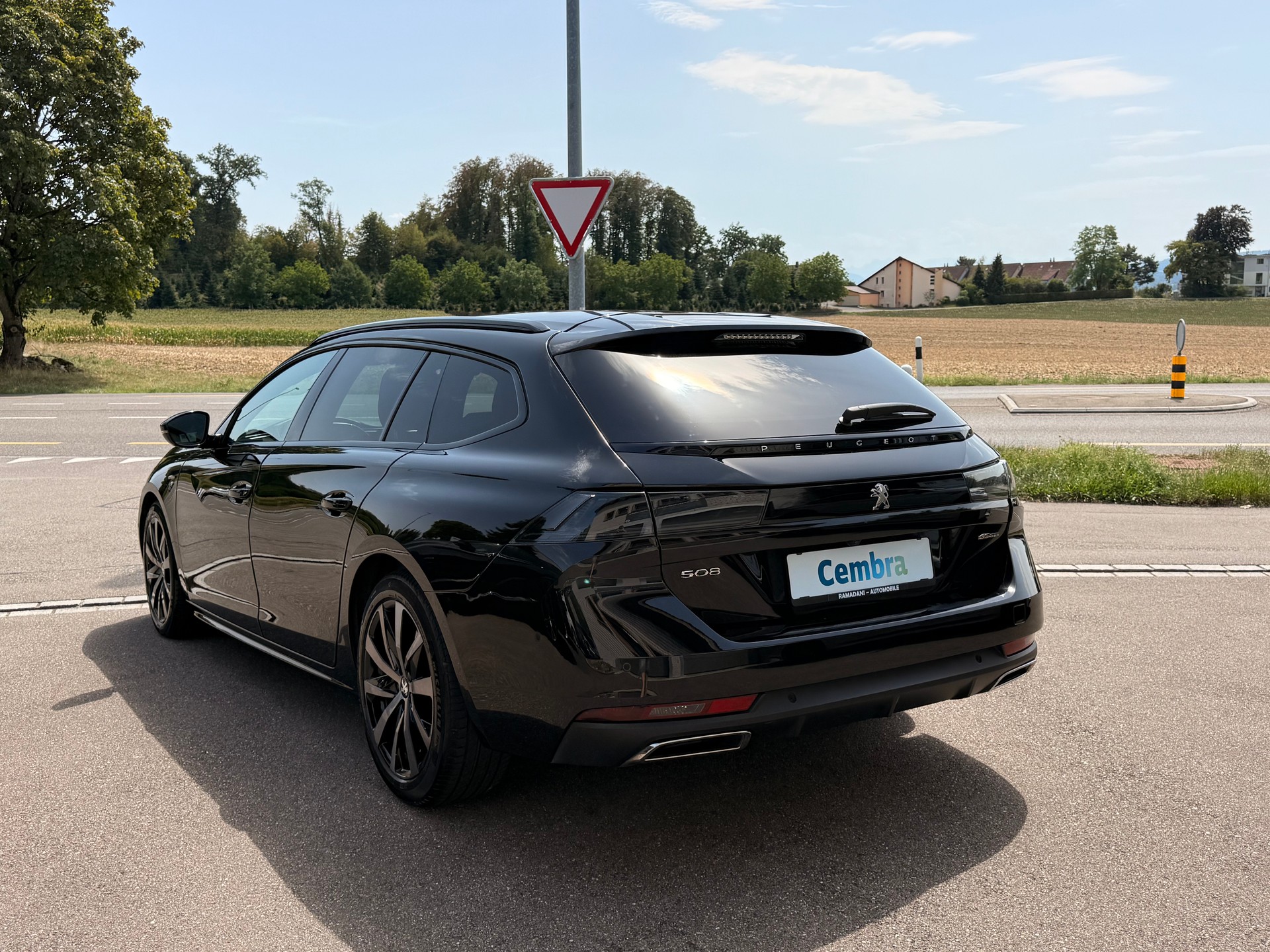 PEUGEOT 508 SW 1.5 Blue HDI GT Line EAT8-image-3