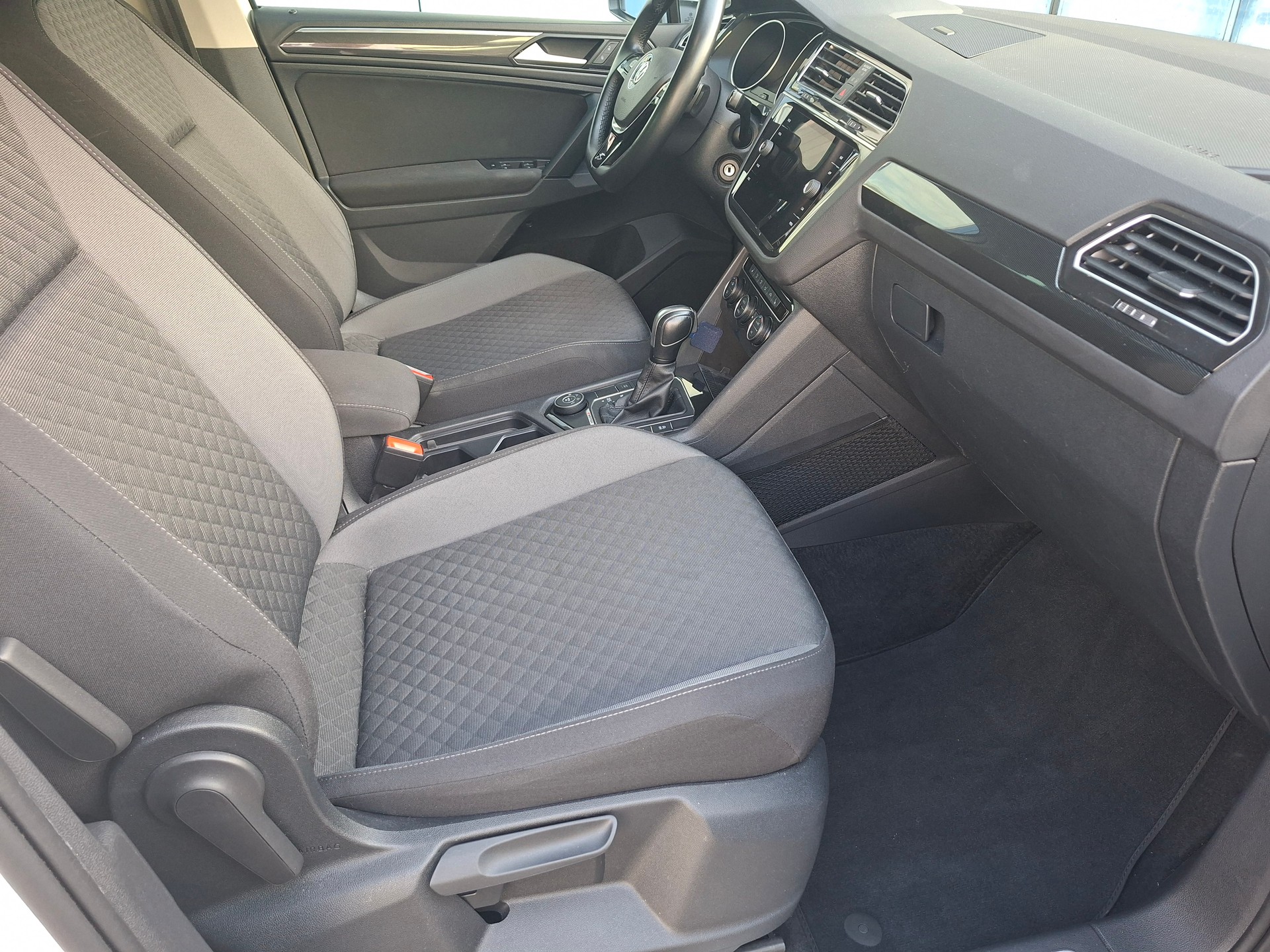 VW Tiguan 2.0 TDI SCR Comfortline 4Motion DSG-image-7