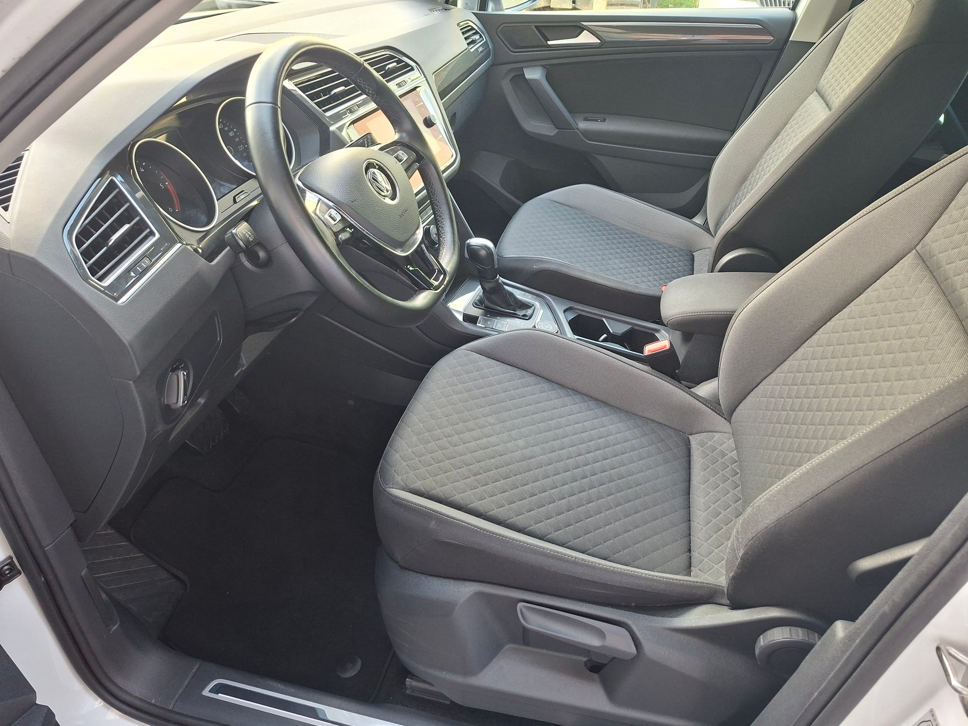 VW Tiguan 2.0 TDI SCR Comfortline 4Motion DSG-image-6