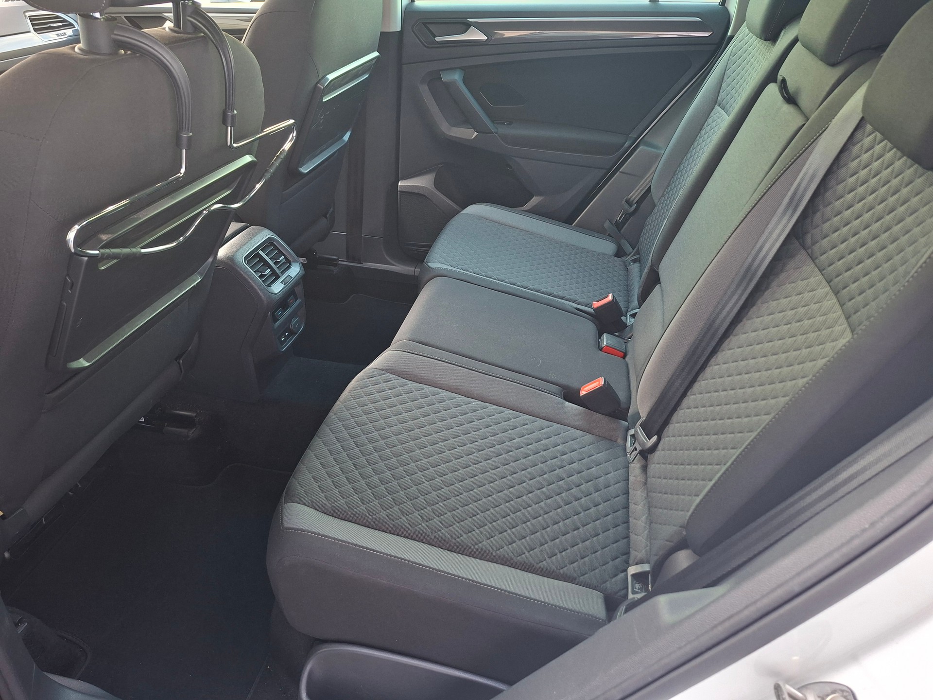VW Tiguan 2.0 TDI SCR Comfortline 4Motion DSG-image-9