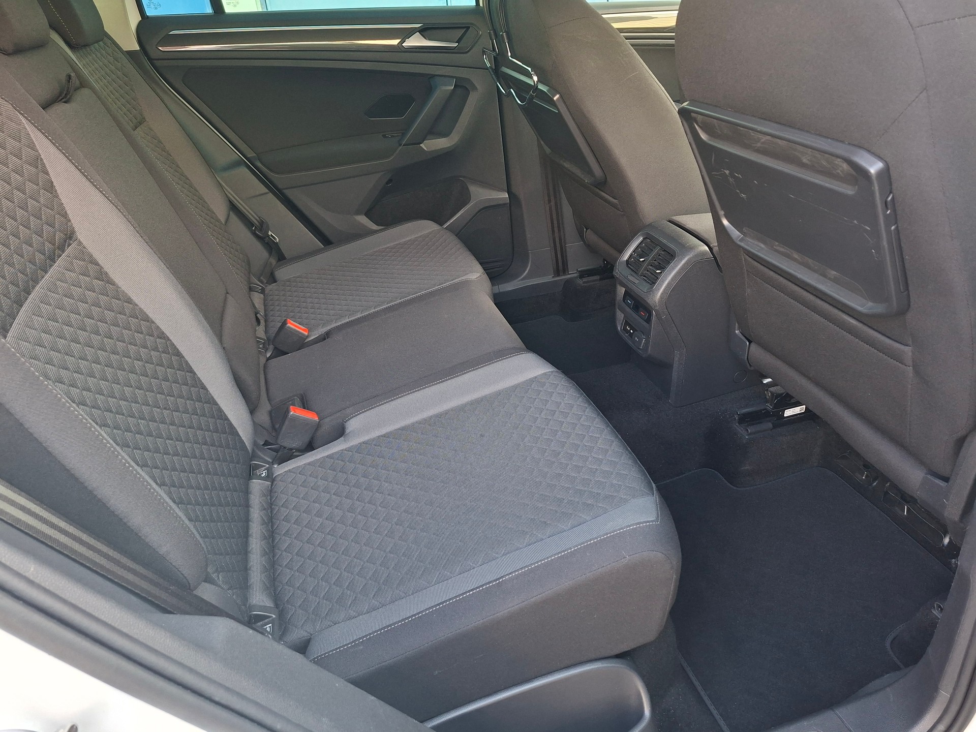 VW Tiguan 2.0 TDI SCR Comfortline 4Motion DSG-image-10