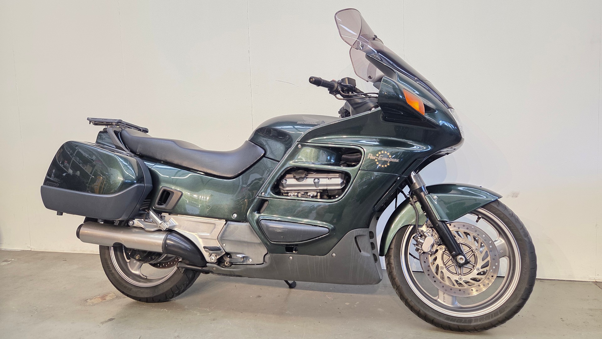 HONDA ST 1100 Pan-European-showroom-element-2