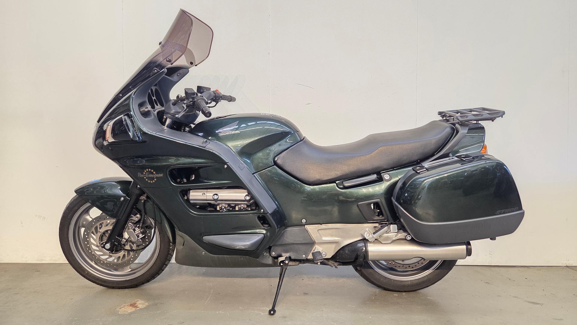 HONDA ST 1100 Pan-European-showroom-element-1