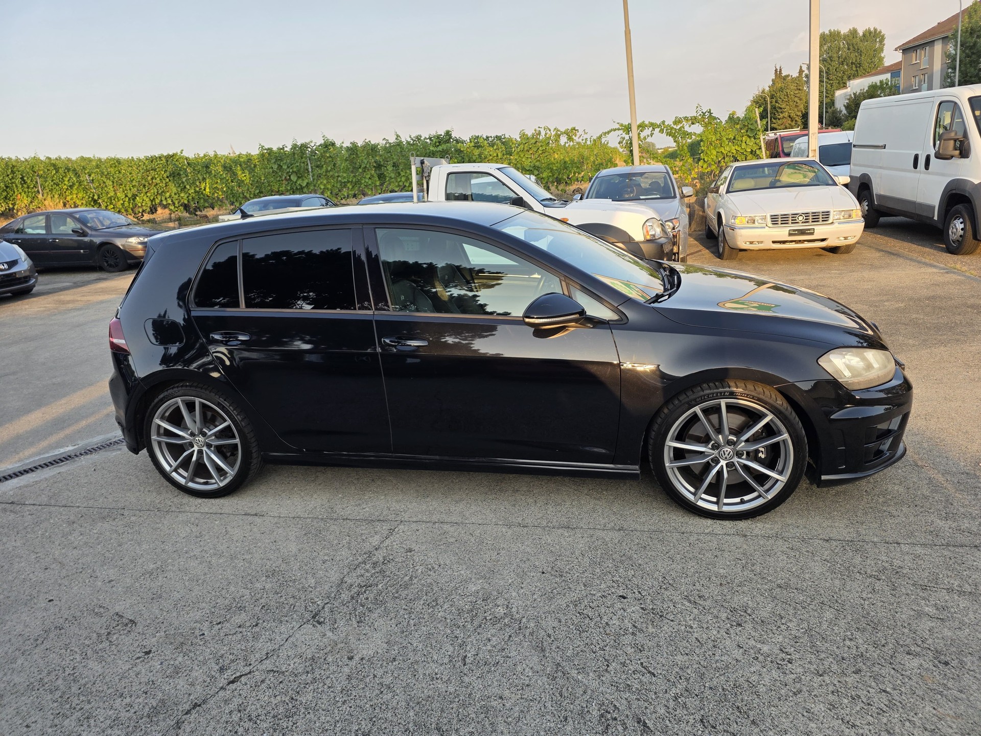 VW Golf 2.0 TSI R 4Motion-image-4