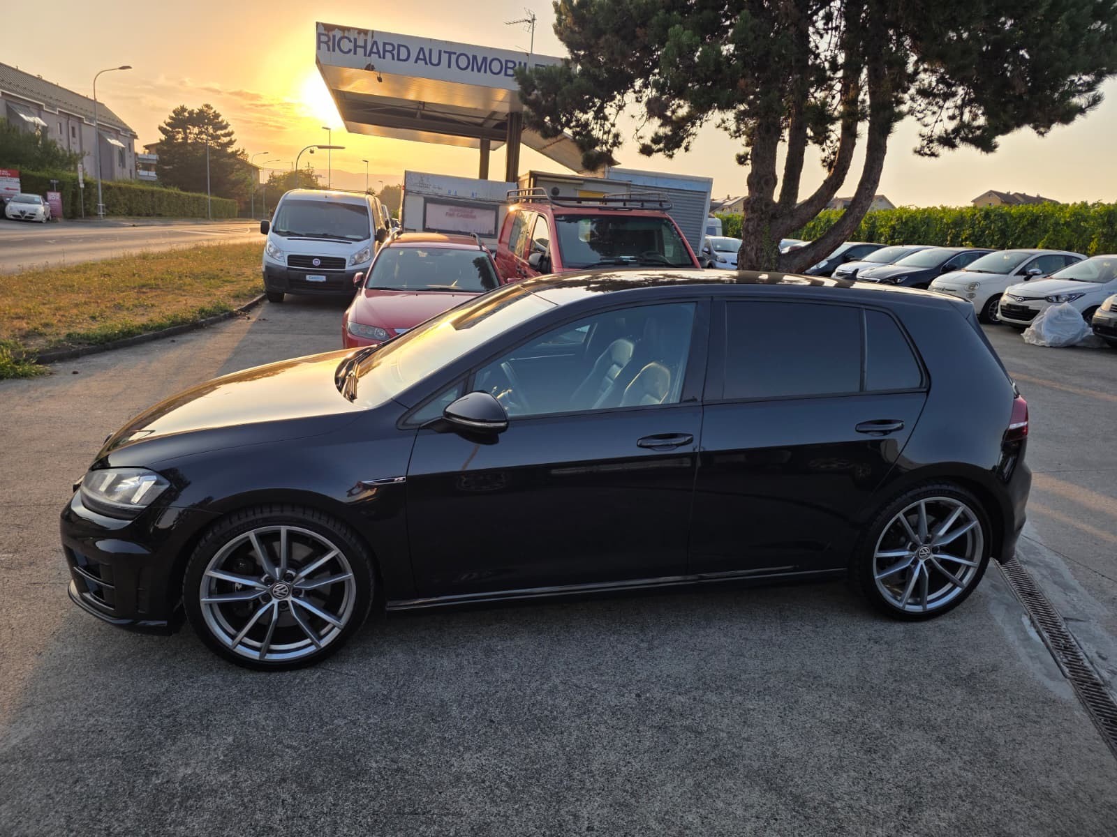 VW Golf 2.0 TSI R 4Motion-image-15