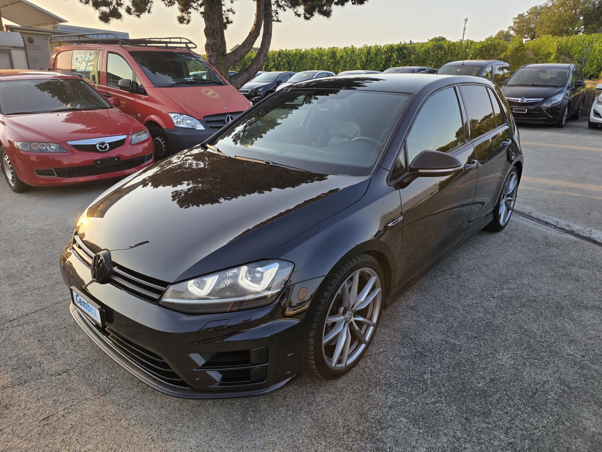 VW Golf 2.0 TSI R 4Motion-image-5