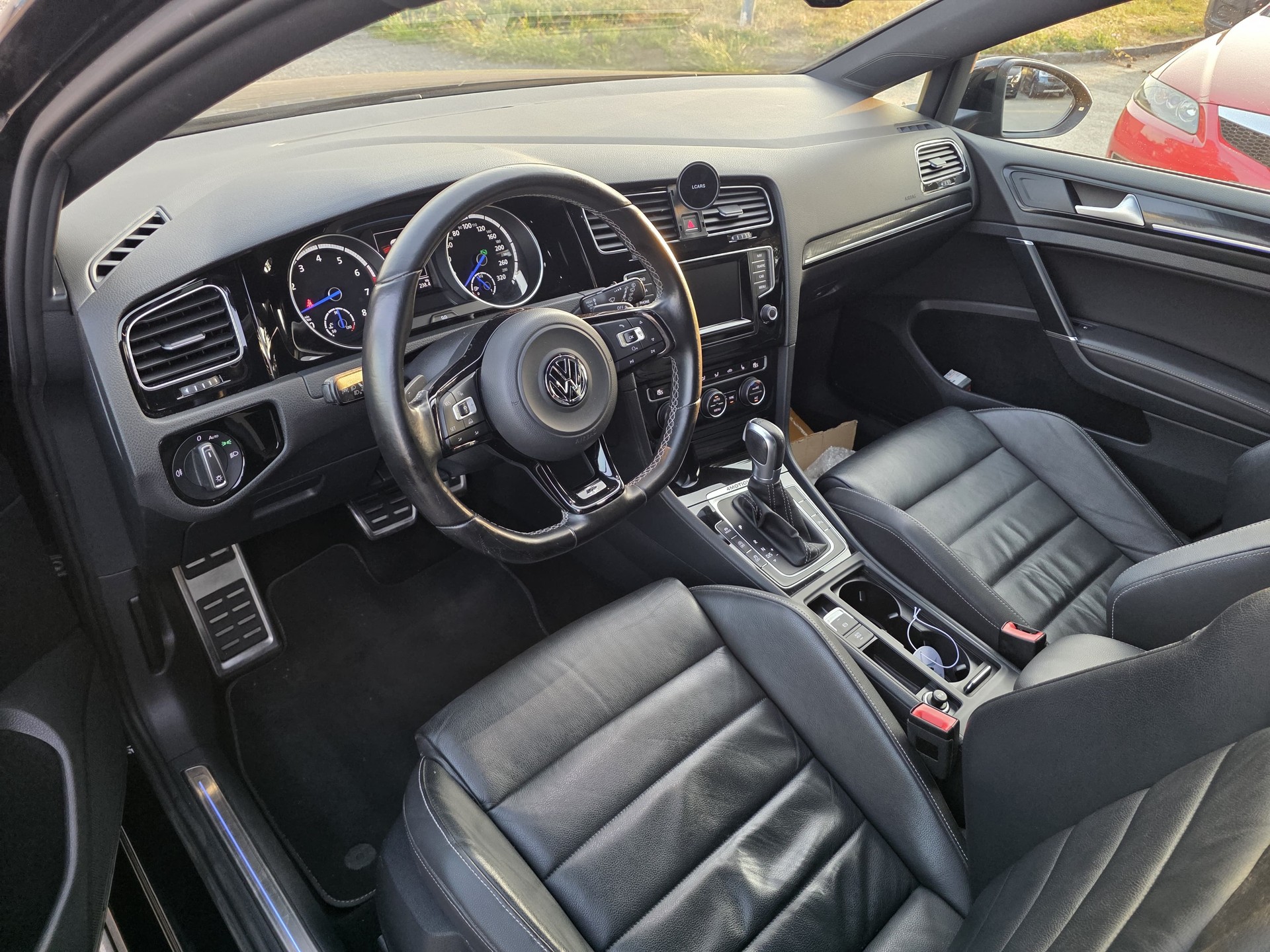 VW Golf 2.0 TSI R 4Motion-image-9