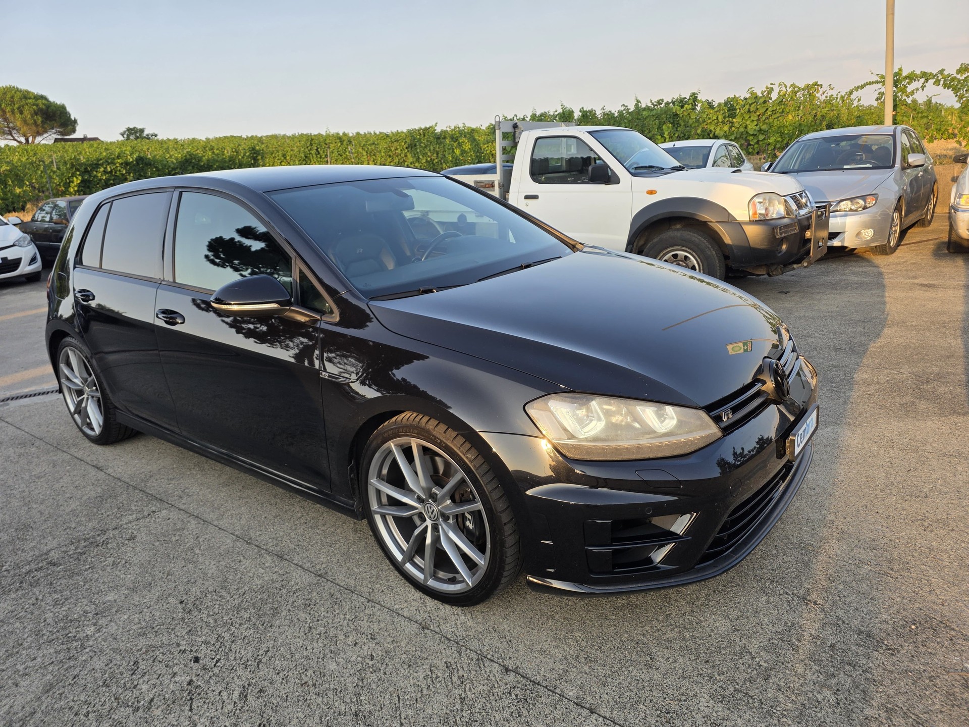 VW Golf 2.0 TSI R 4Motion-image-2