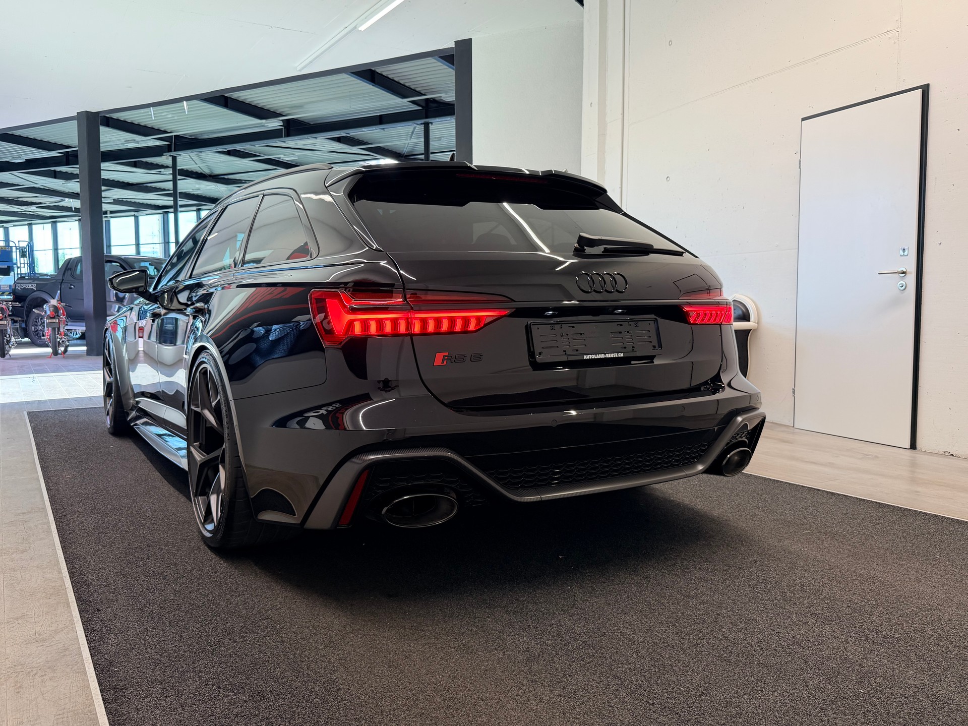 AUDI RS6 Avant 4.0 TFSI V8 Performance quattro-image-8