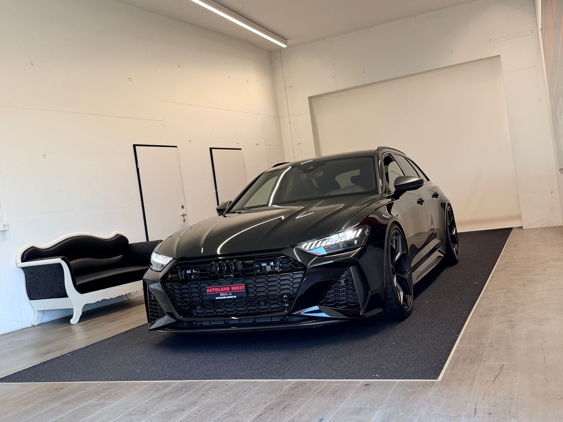 AUDI RS6 Avant 4.0 TFSI V8 Performance quattro-showroom-element-2