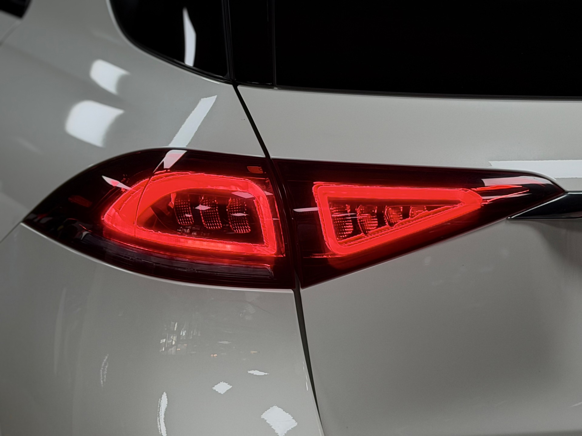 MERCEDES-BENZ GLE 400 d 4Matic AMG Line 9G-Tronic-image-8