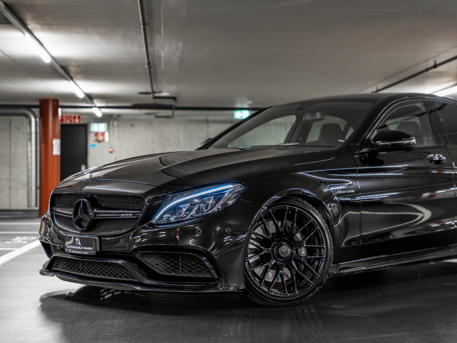 MERCEDES-BENZ C 63 AMG Speedshift-showroom-element-1