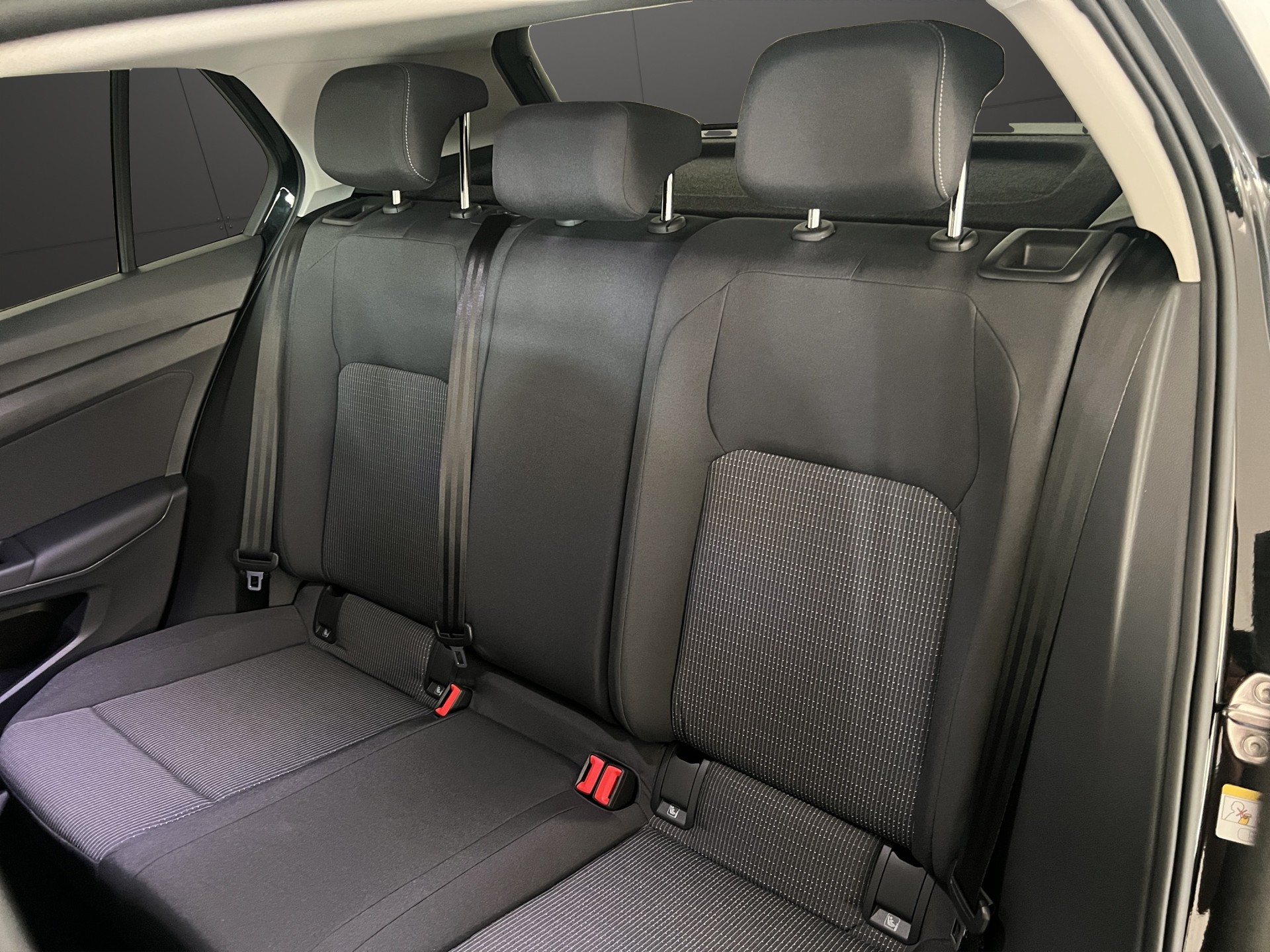 VW Golf 1.5 e TSI mHEV Basis DSG-image-9
