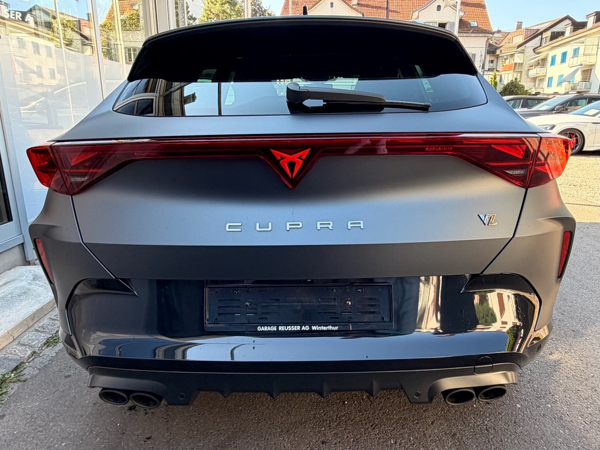 CUPRA Formentor VZ 2.0 TSI 333 PS 4Drive *** PANORAMADACH & SONDERLACK ENCELADUS GRAU MATT ***-image-4