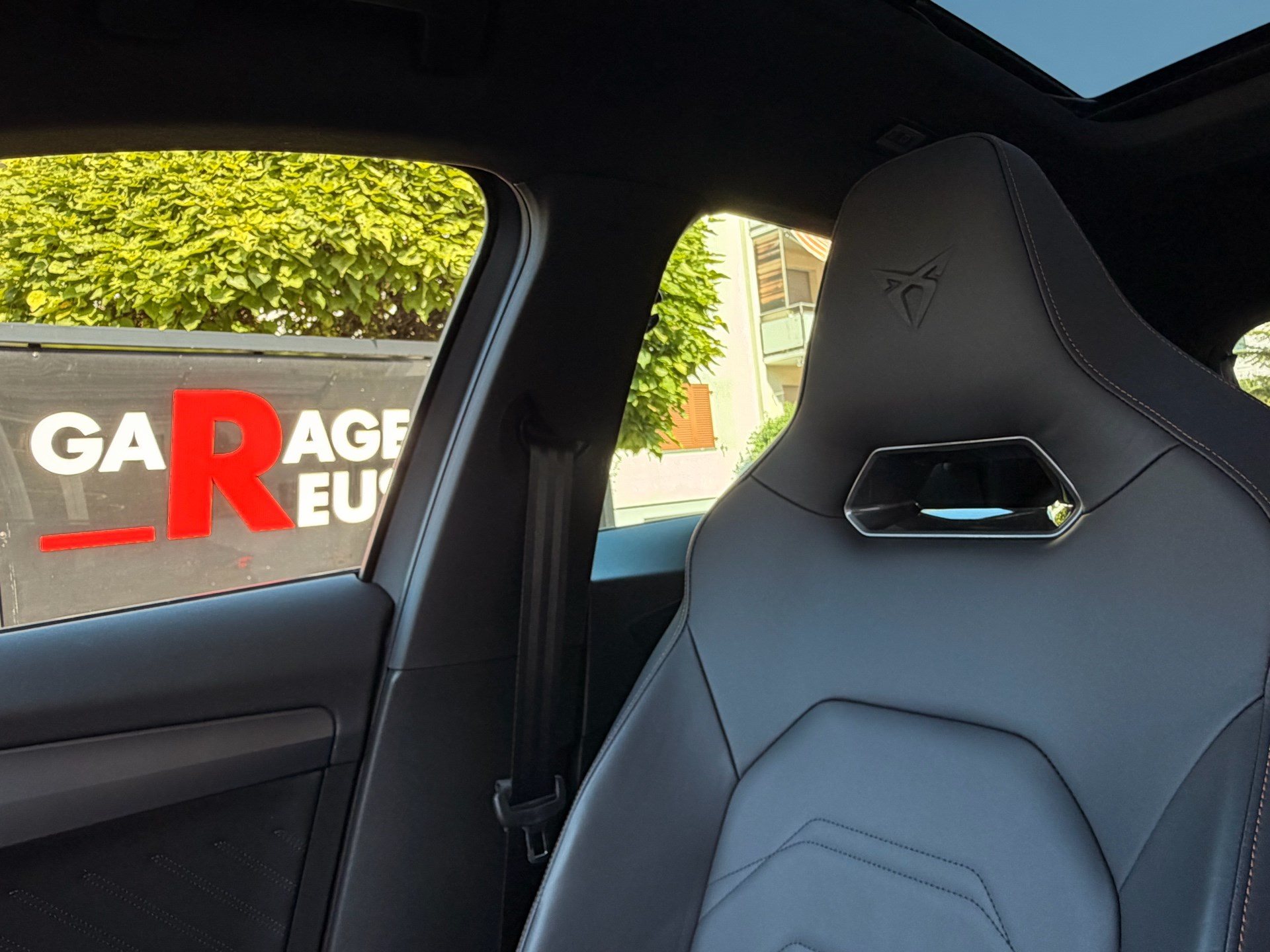 CUPRA Formentor VZ 2.0 TSI 333 PS 4Drive *** PANORAMADACH & SONDERLACK ENCELADUS GRAU MATT ***-image-27