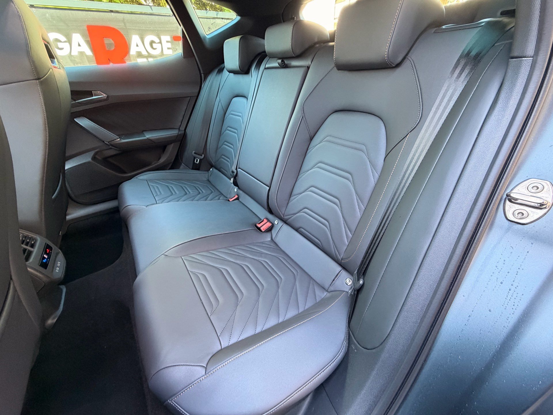 CUPRA Formentor VZ 2.0 TSI 333 PS 4Drive *** PANORAMADACH & SONDERLACK ENCELADUS GRAU MATT ***-image-28
