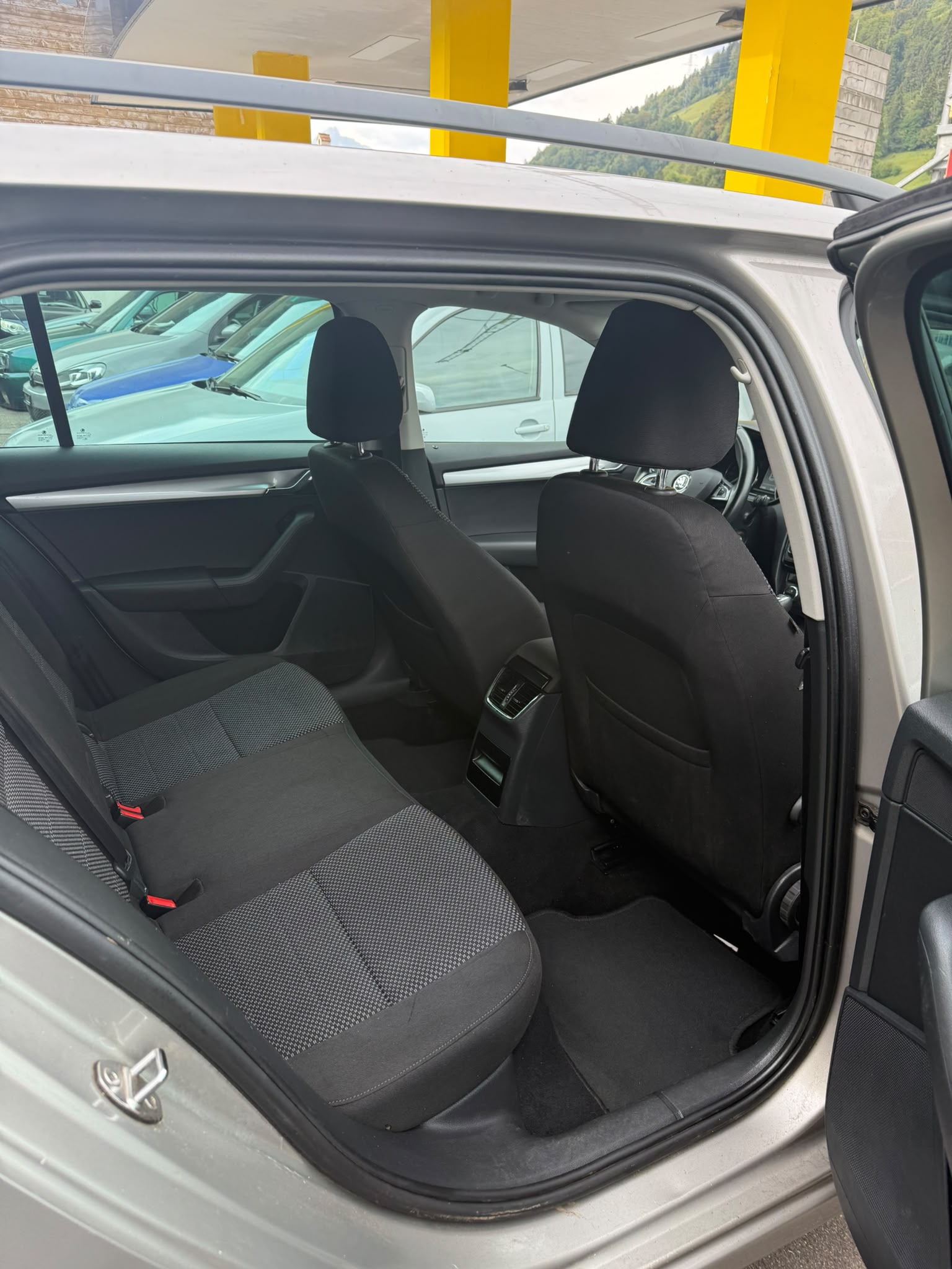 SKODA Octavia Combi 1.6 TDI Style 4x4-image-2