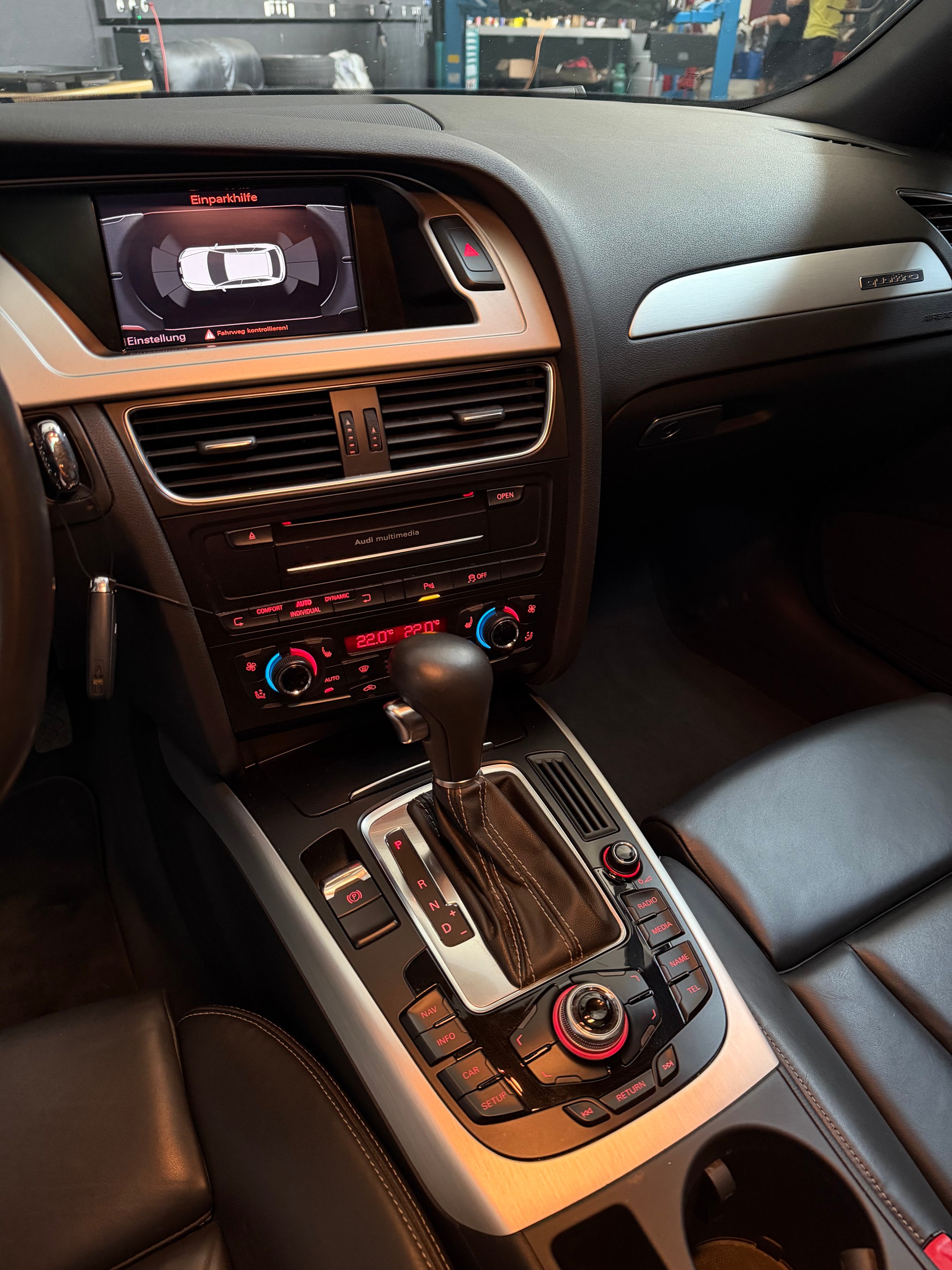 AUDI S4 Avant 3.0 TFSI quattro S-tronic-image-5