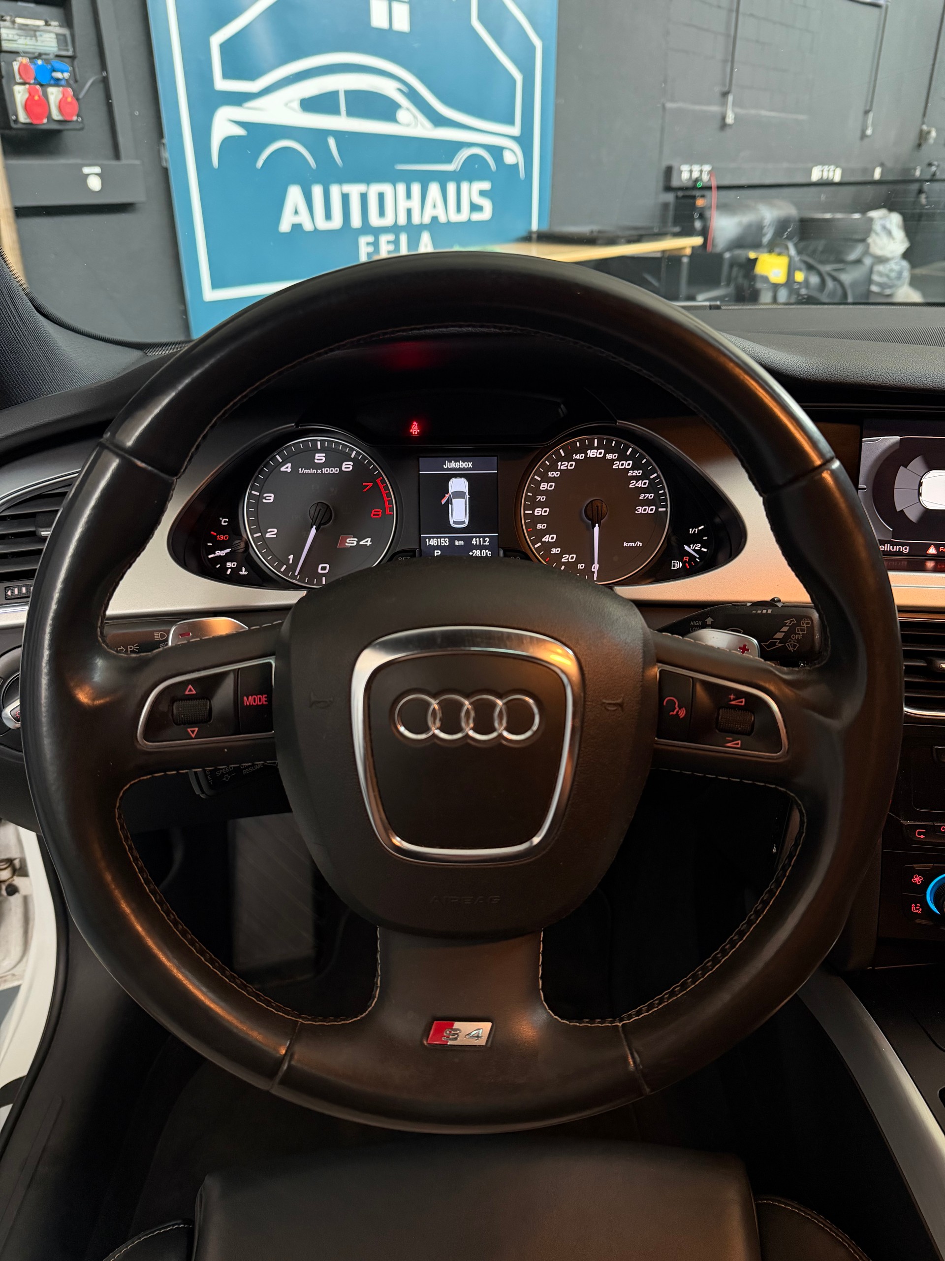 AUDI S4 Avant 3.0 TFSI quattro S-tronic-image-6