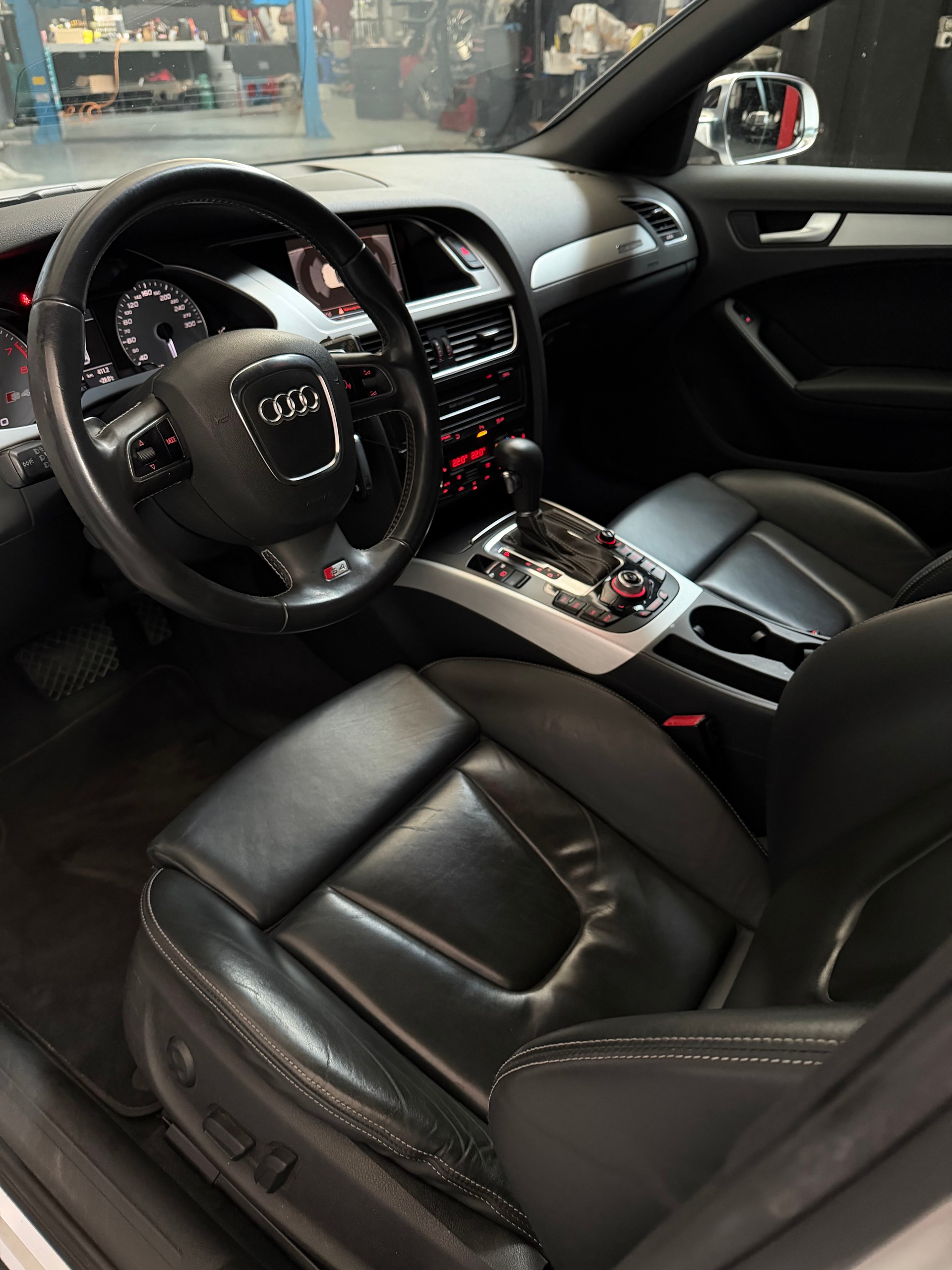 AUDI S4 Avant 3.0 TFSI quattro S-tronic-image-3