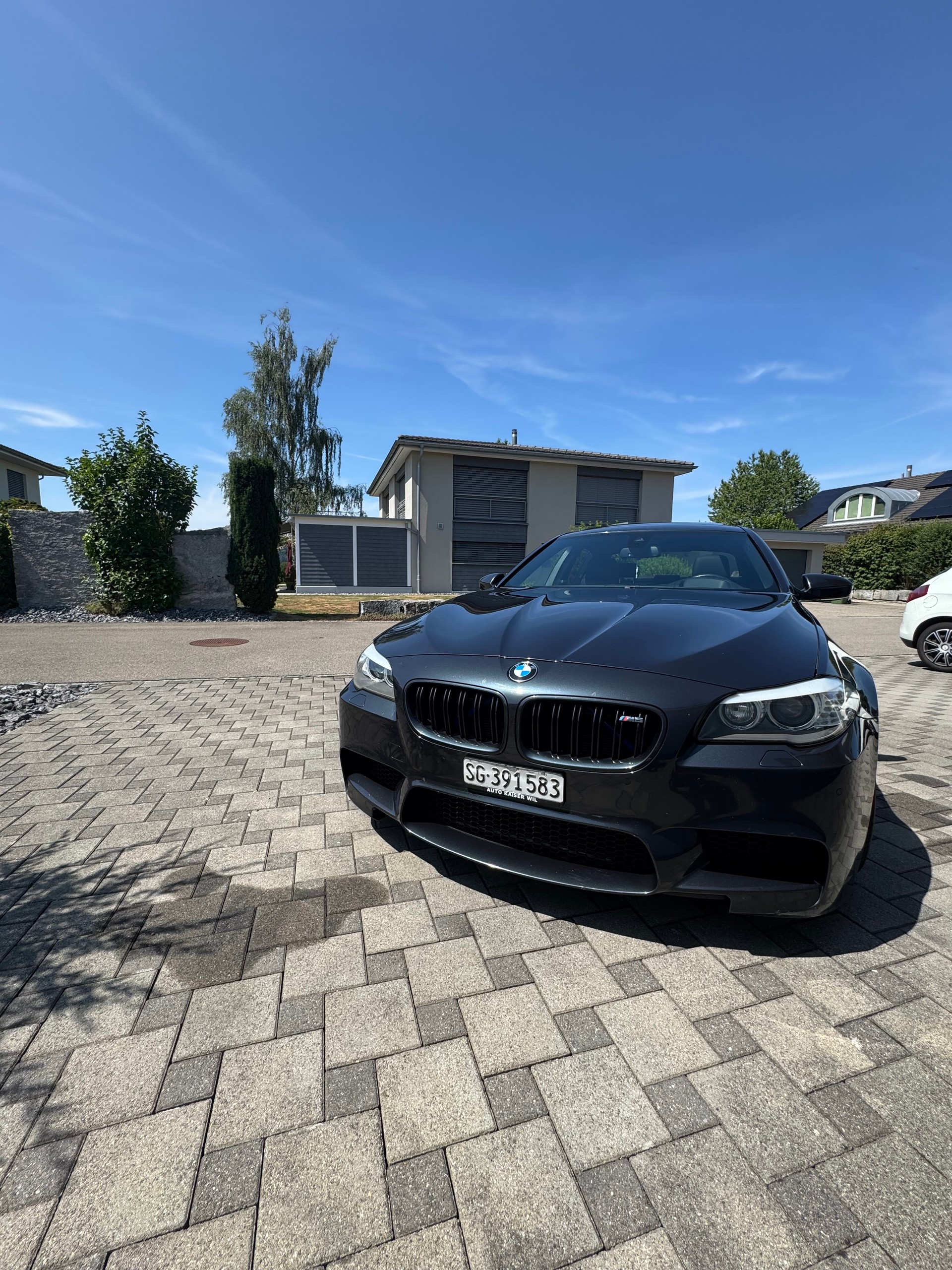 BMW M5-image-0