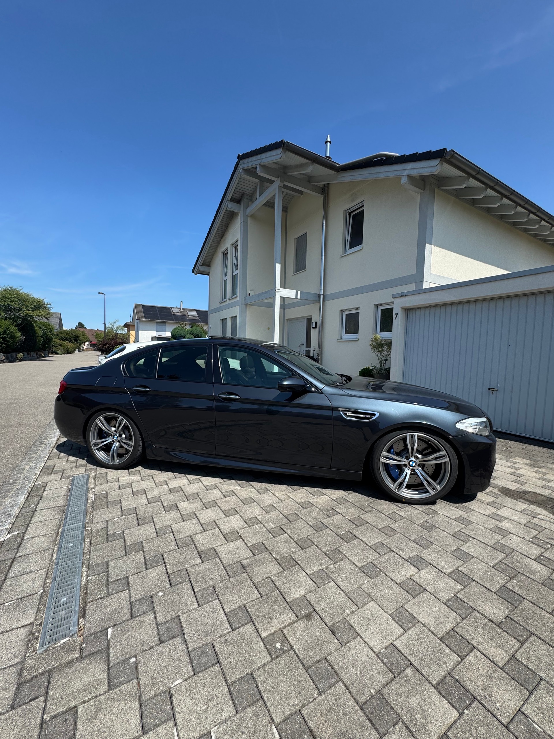 BMW M5-image-1