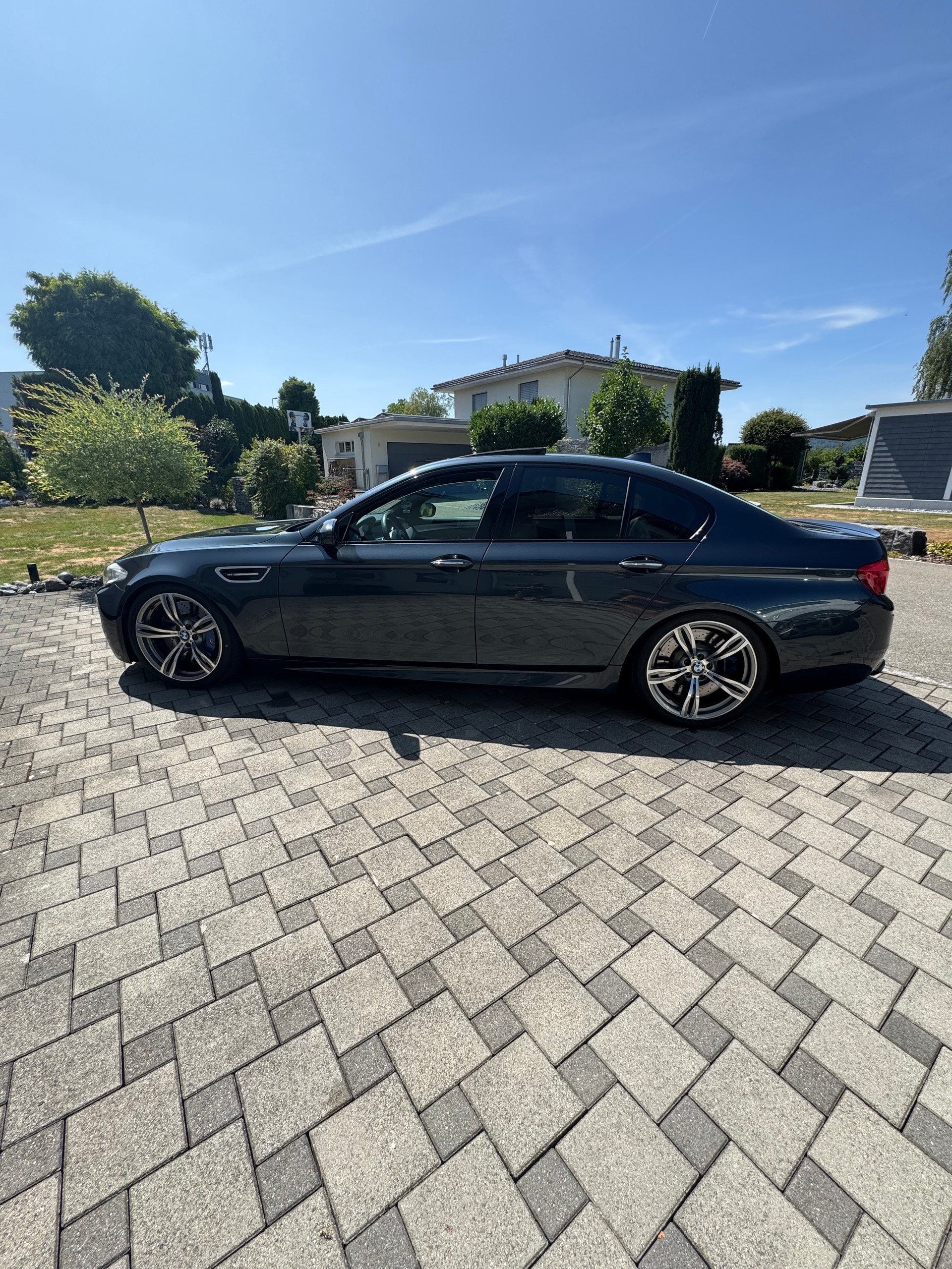 BMW M5-image-4