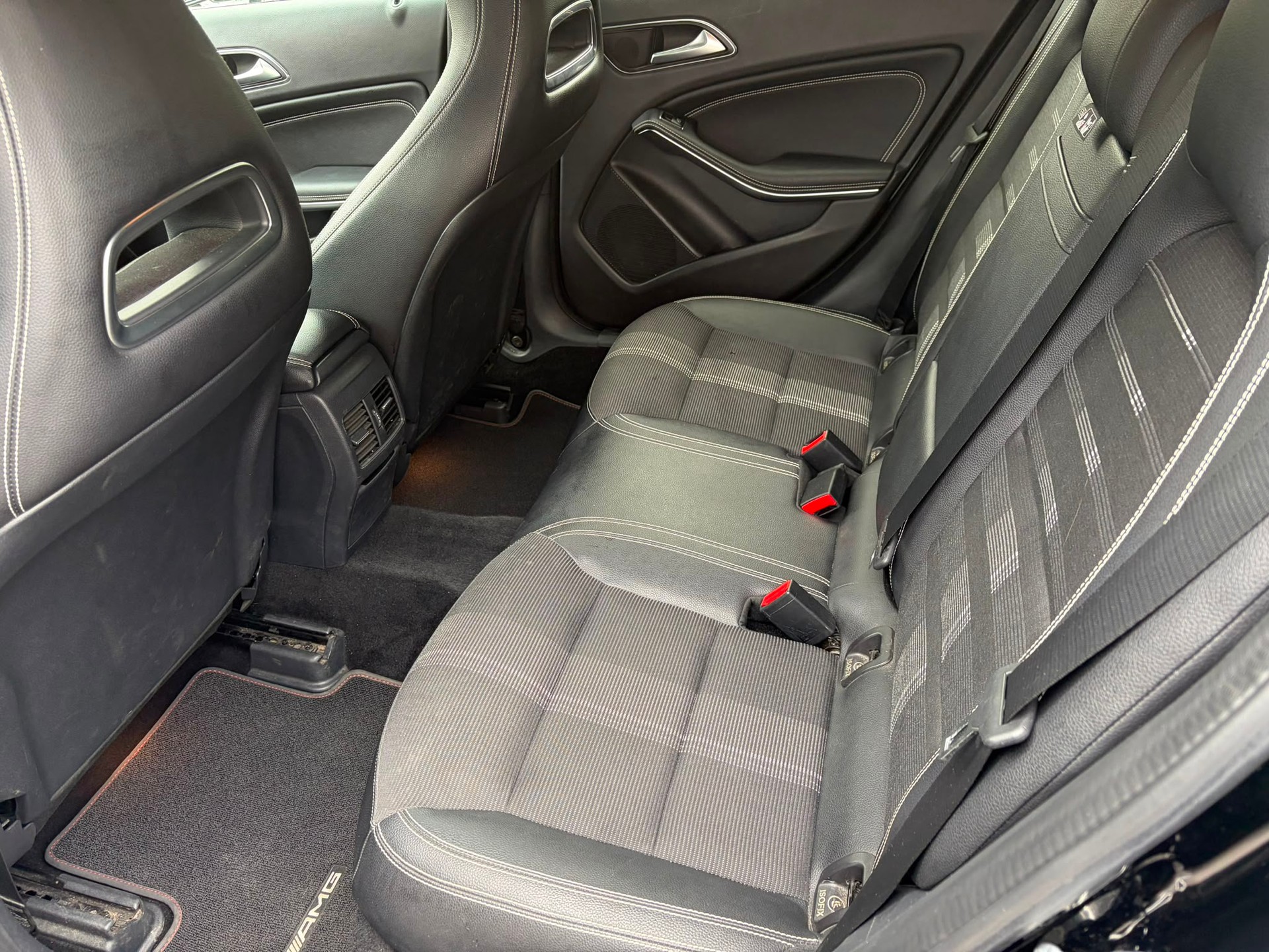 MERCEDES-BENZ GLA 200 Night Star-image-13