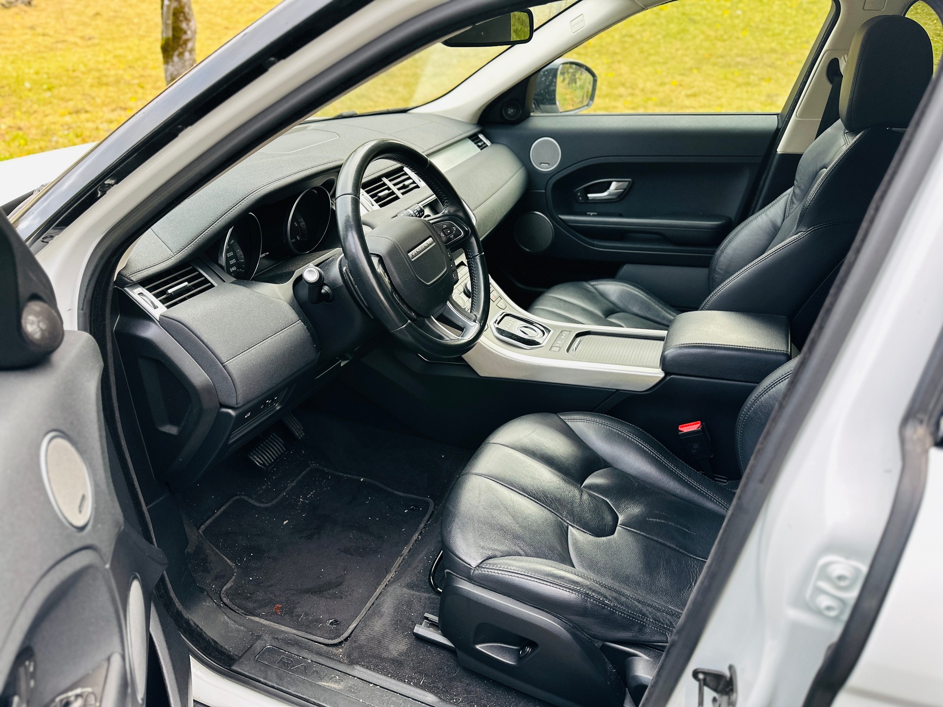LAND ROVER Range Rover Evoque 2.2 TD4 Pure AT9-image-11