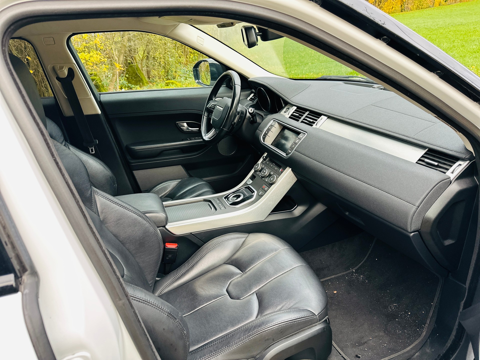 LAND ROVER Range Rover Evoque 2.2 TD4 Pure AT9-image-12