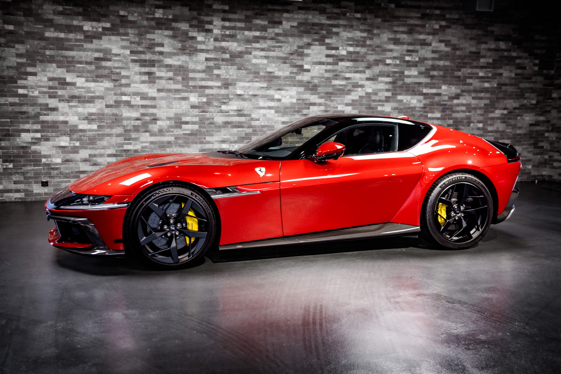 FERRARI 12 Cilindri-image-1