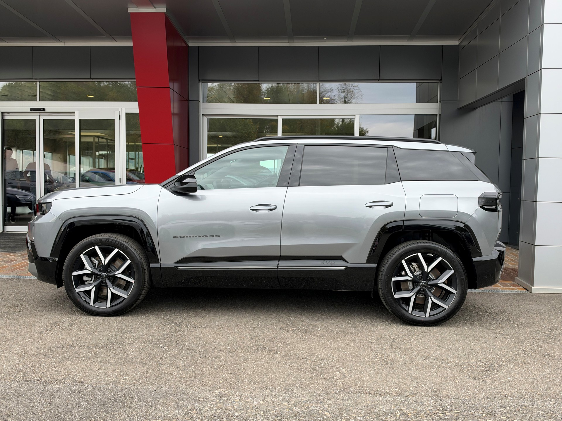 JEEP Compass 1.6 T PHEV Summit Premium Sky-image-18