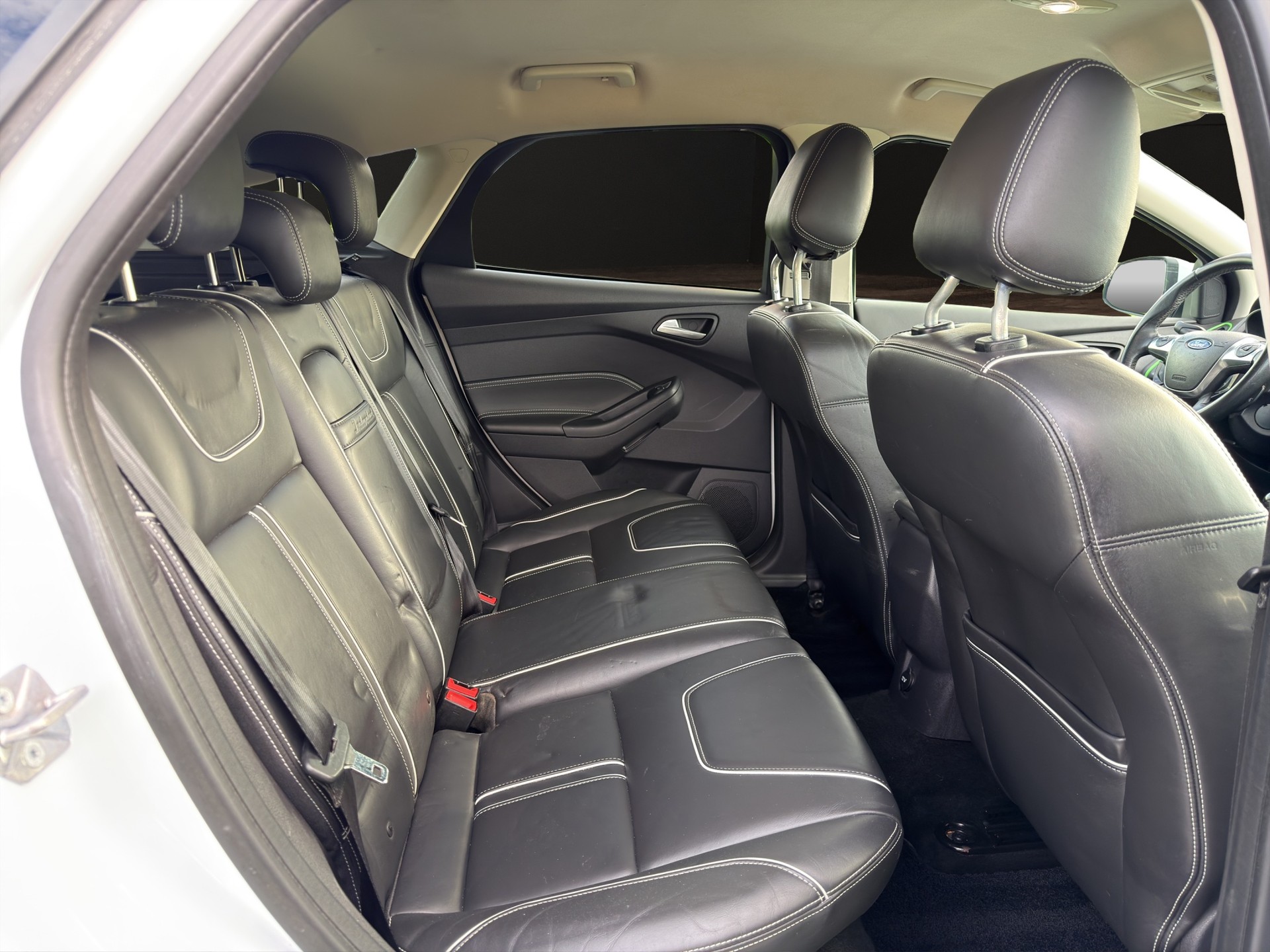 FORD Focus 1.6 SCTi Titanium-image-9