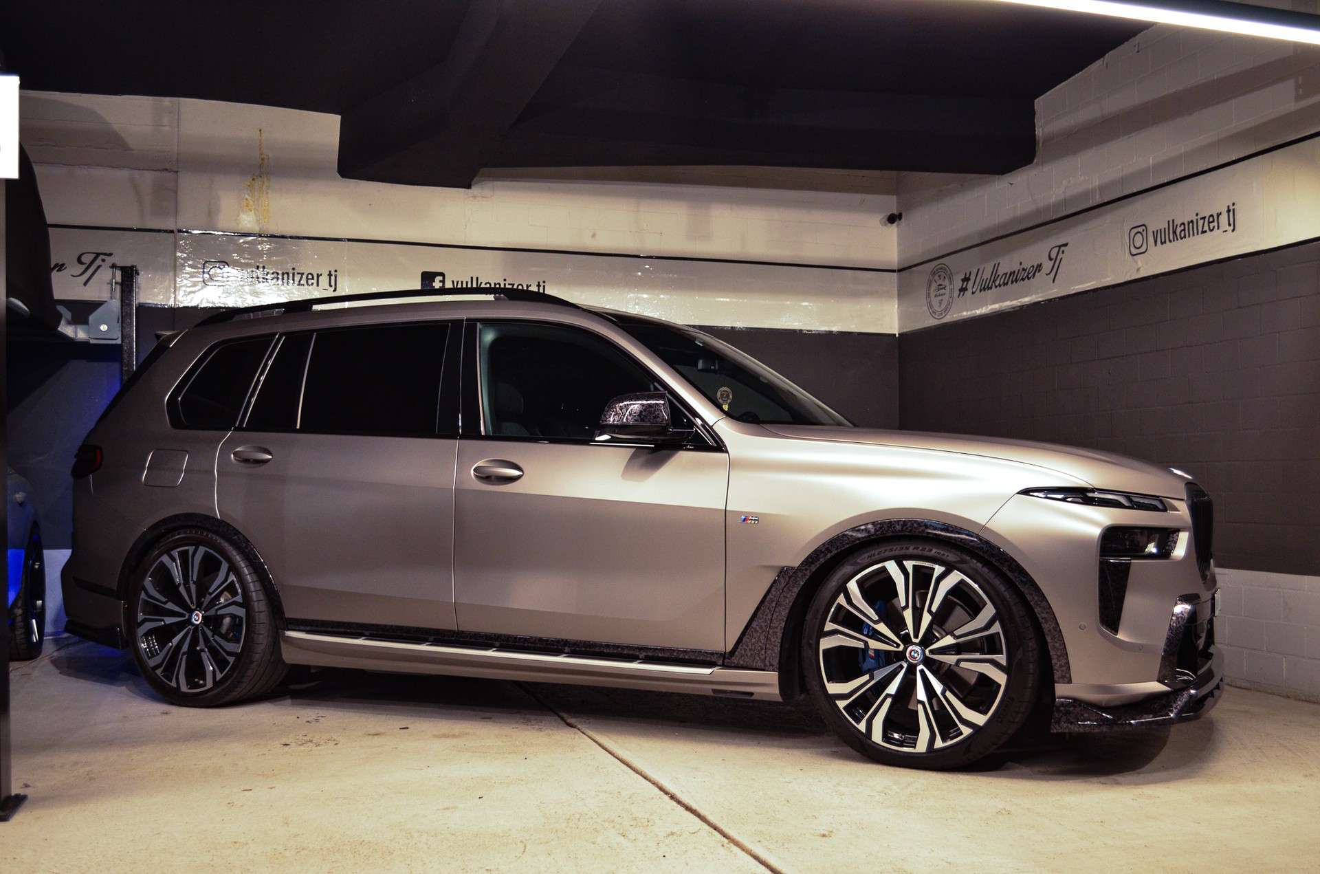 BMW X7 xDrive 48V 40d M Sport Pro Steptronic-showroom-element-1
