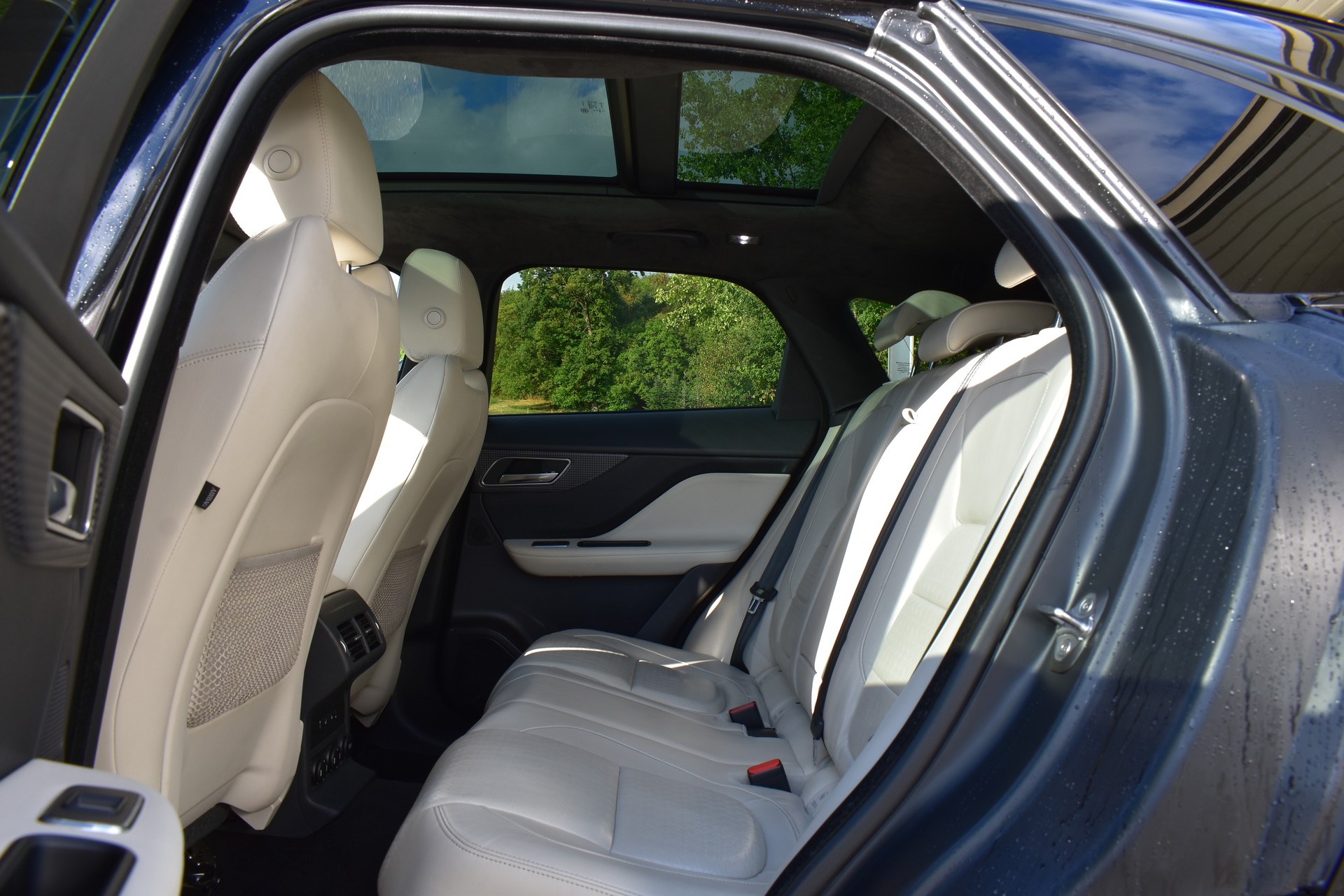 JAGUAR F-Pace 3.0 V6 First Edition AWD Automatik-image-10