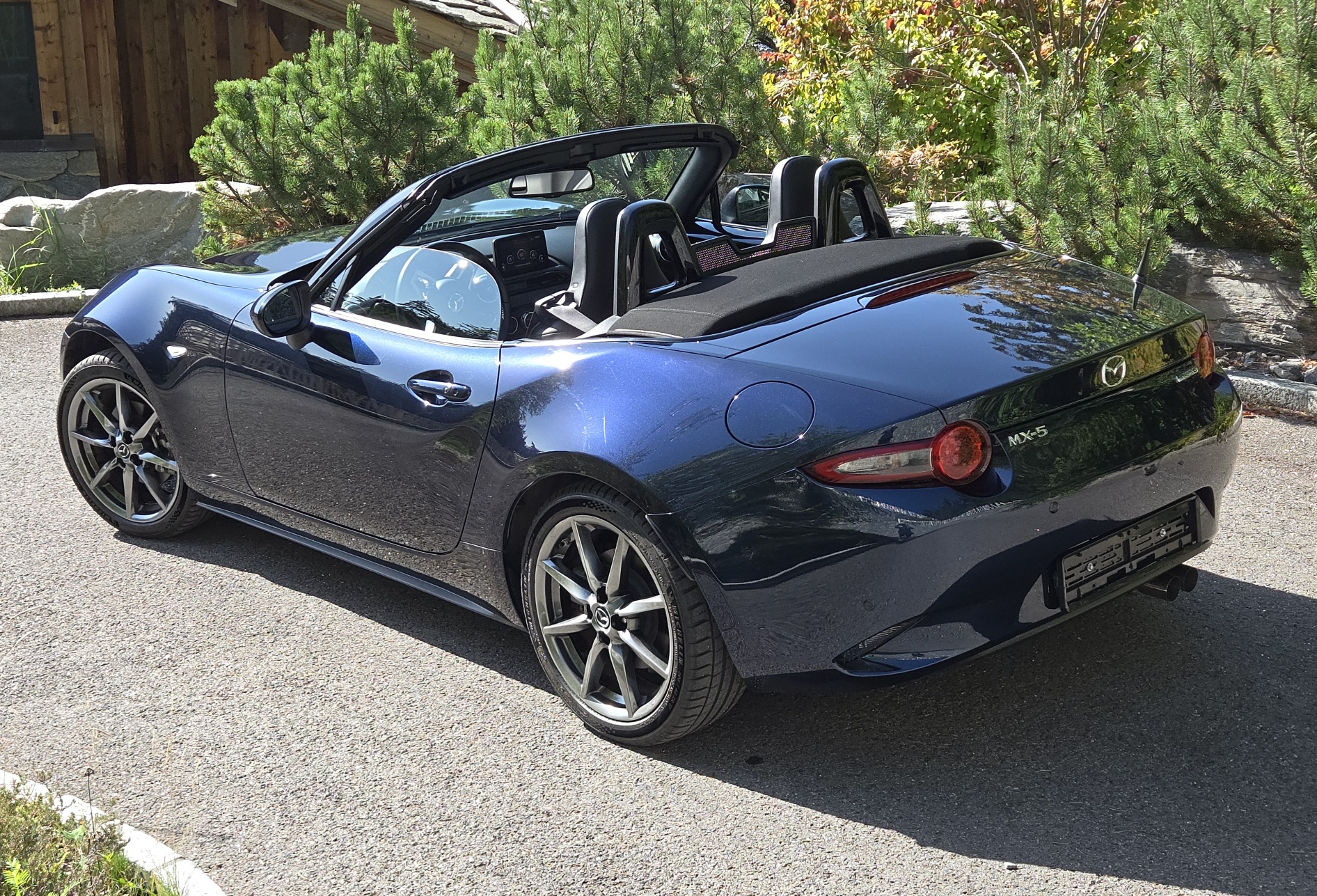 MAZDA 2.0 Revolution DEEP CRYSTAL BLUE-image-0