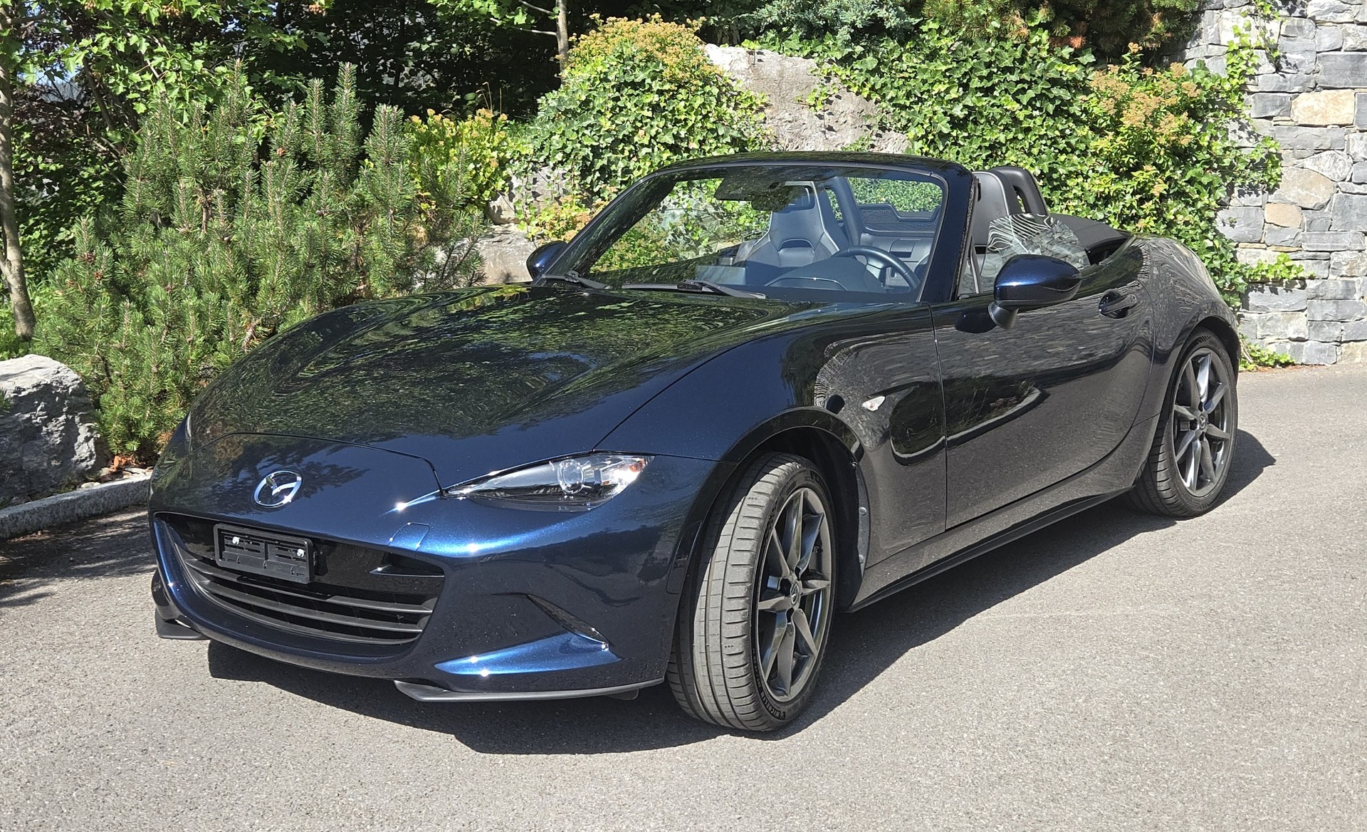 MAZDA 2.0 Revolution DEEP CRYSTAL BLUE-image-1