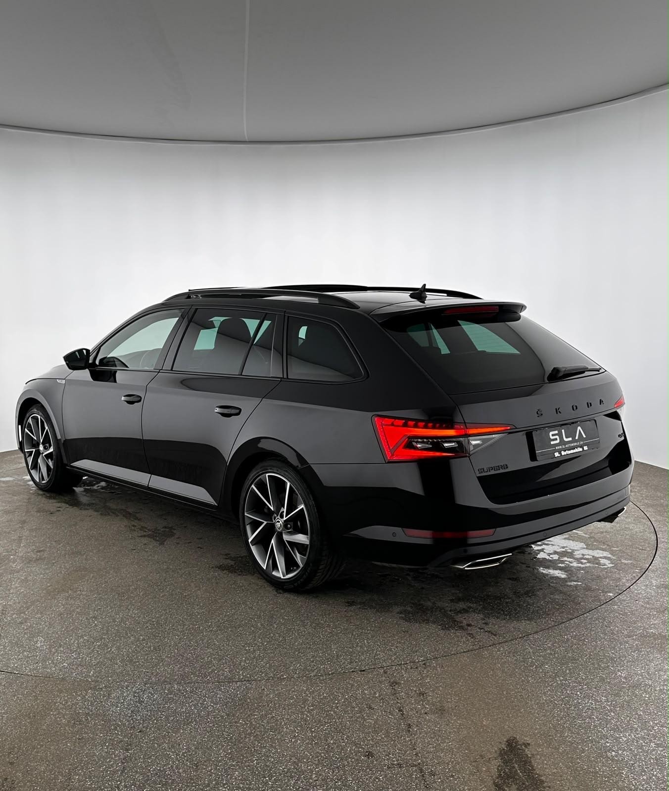SKODA Superb Combi 2.0 TSI SportLine Light 4x4 DSG / Panoramadach / Leasing ab 399.--showroom-element-1