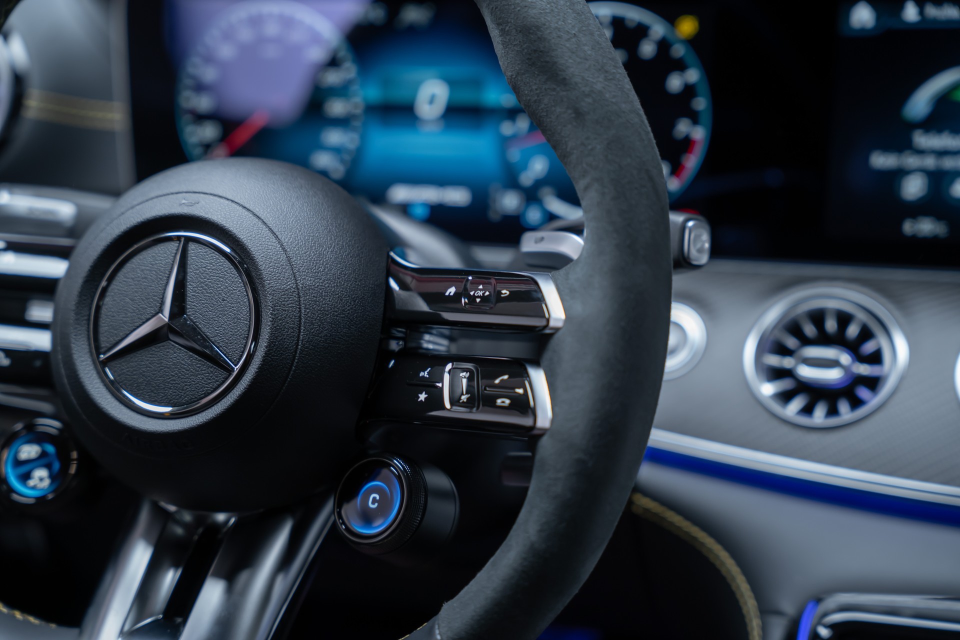 MERCEDES-BENZ AMG GT 63 S 4matic+ / Aero Pack / 360°Kamera / Burmester-image-38
