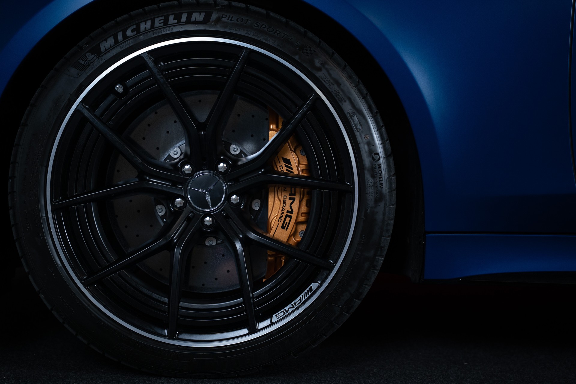 MERCEDES-BENZ AMG GT 63 S 4matic+ / Aero Pack / 360°Kamera / Burmester-image-55